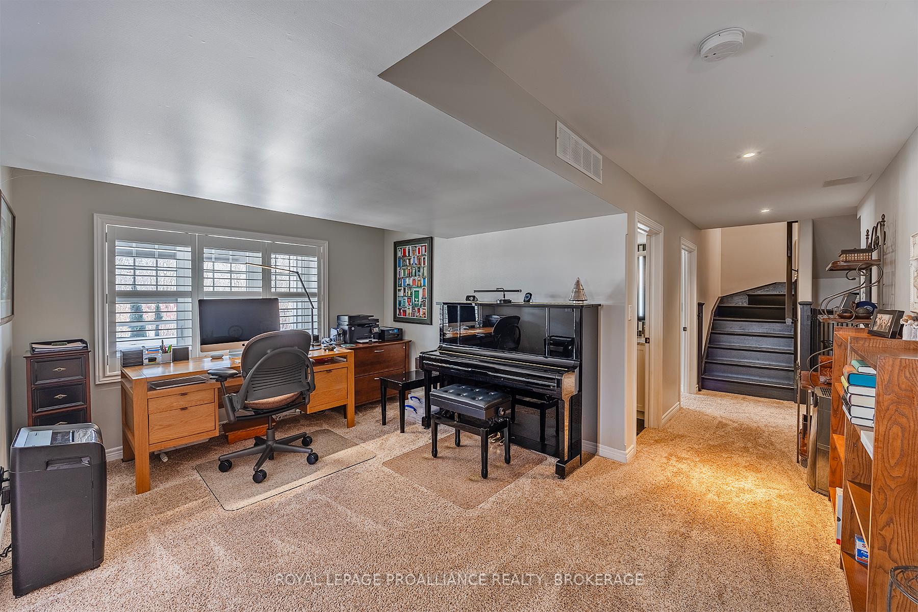Photo 32 of 700 Newmarket Lane, Kingston, Rideau — HOMEH
