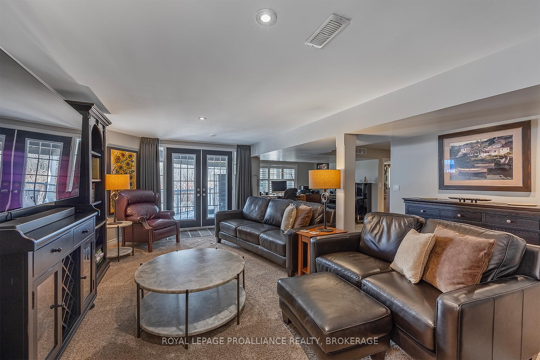 Photo 35 of 700 Newmarket Lane, Kingston, Rideau — HOMEH