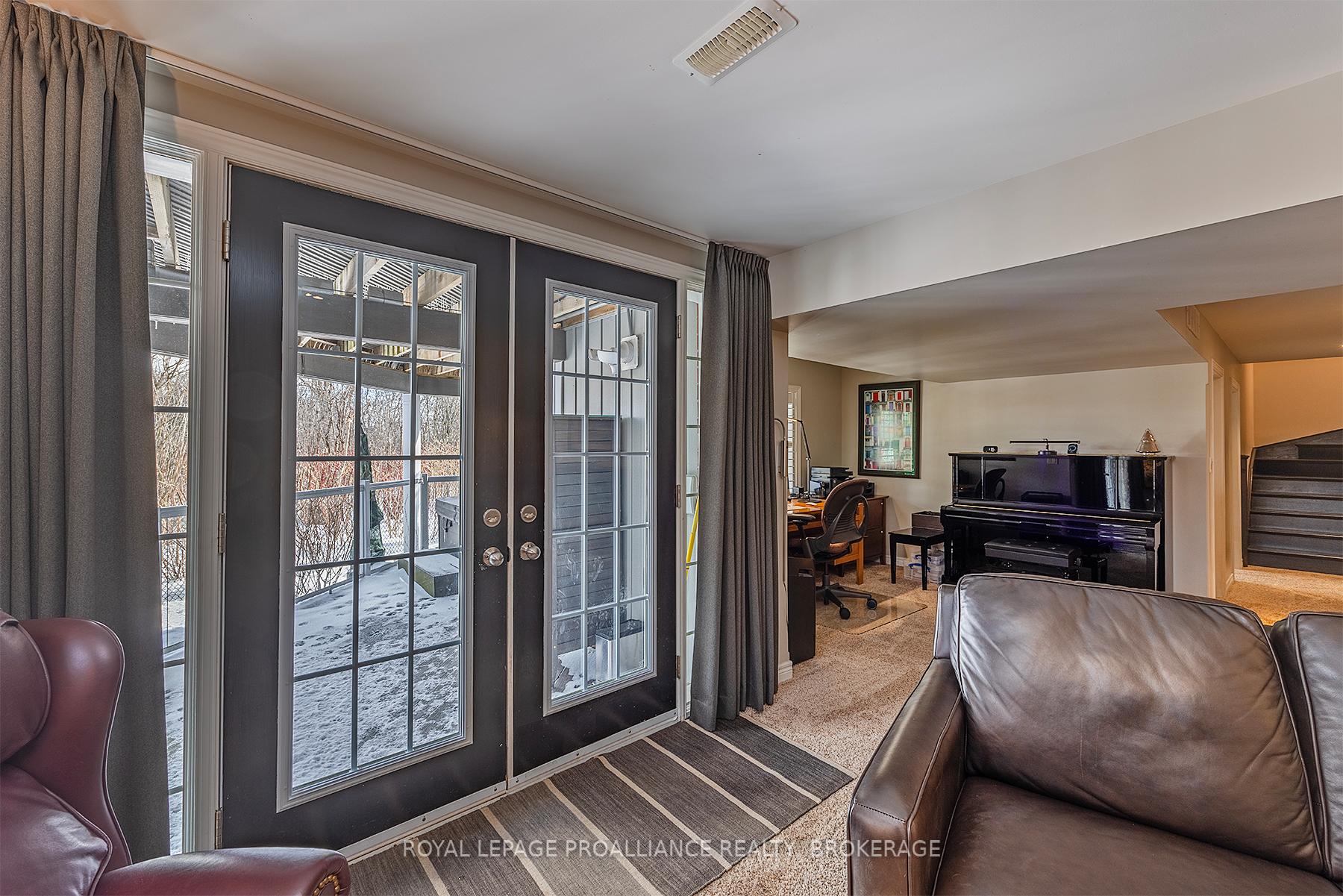 Photo 36 of 700 Newmarket Lane, Kingston, Rideau — HOMEH