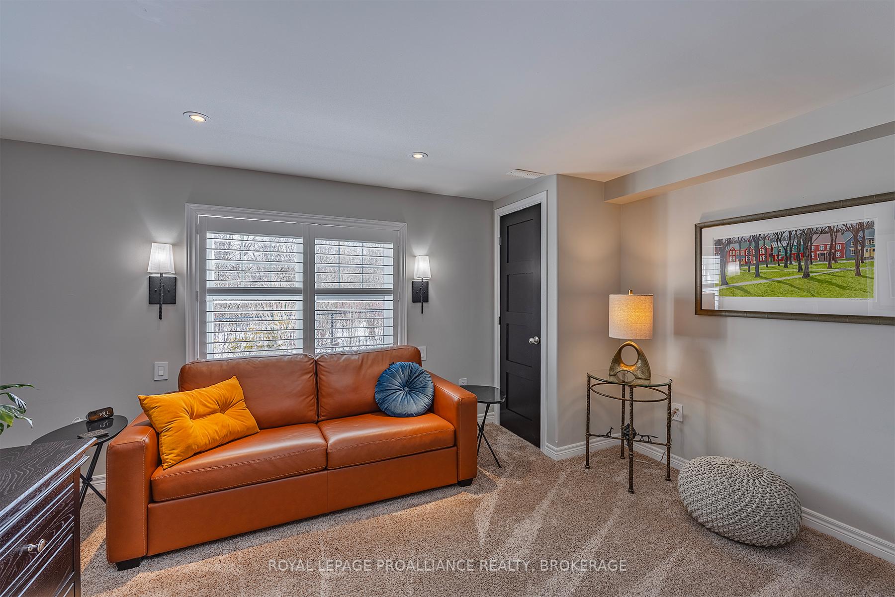 Photo 37 of 700 Newmarket Lane, Kingston, Rideau — HOMEH