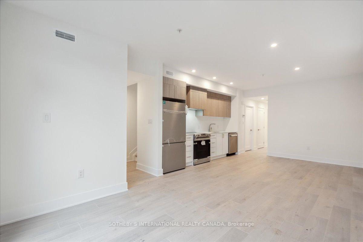 Photo 6 of Unit 1, 683 Melbourne Avenue, Ottawa, Laurentianview — HOMEH