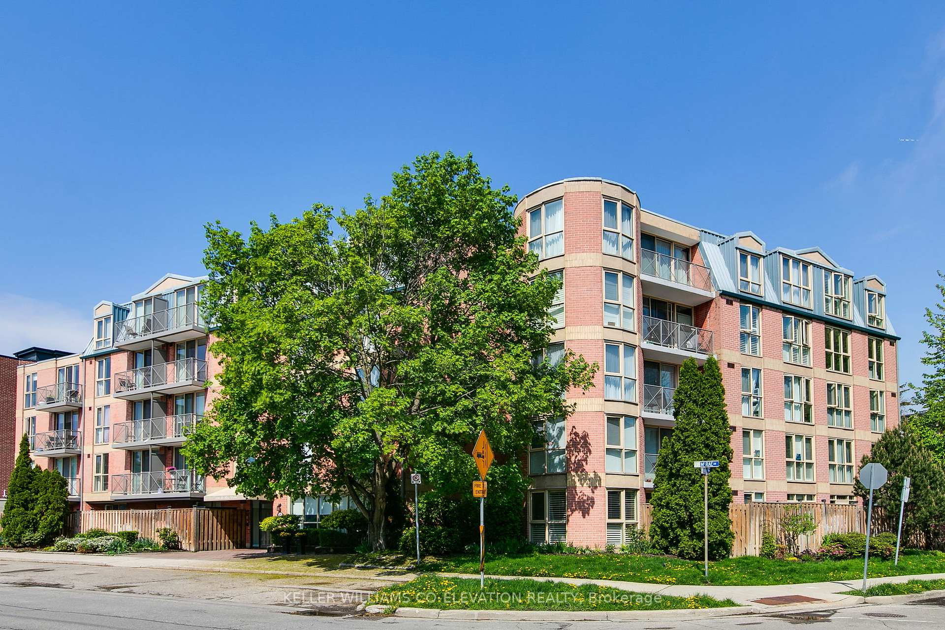 Photo 3 of Unit 401, 356 Mcrae Drive, Toronto, Leaside — HOMEH