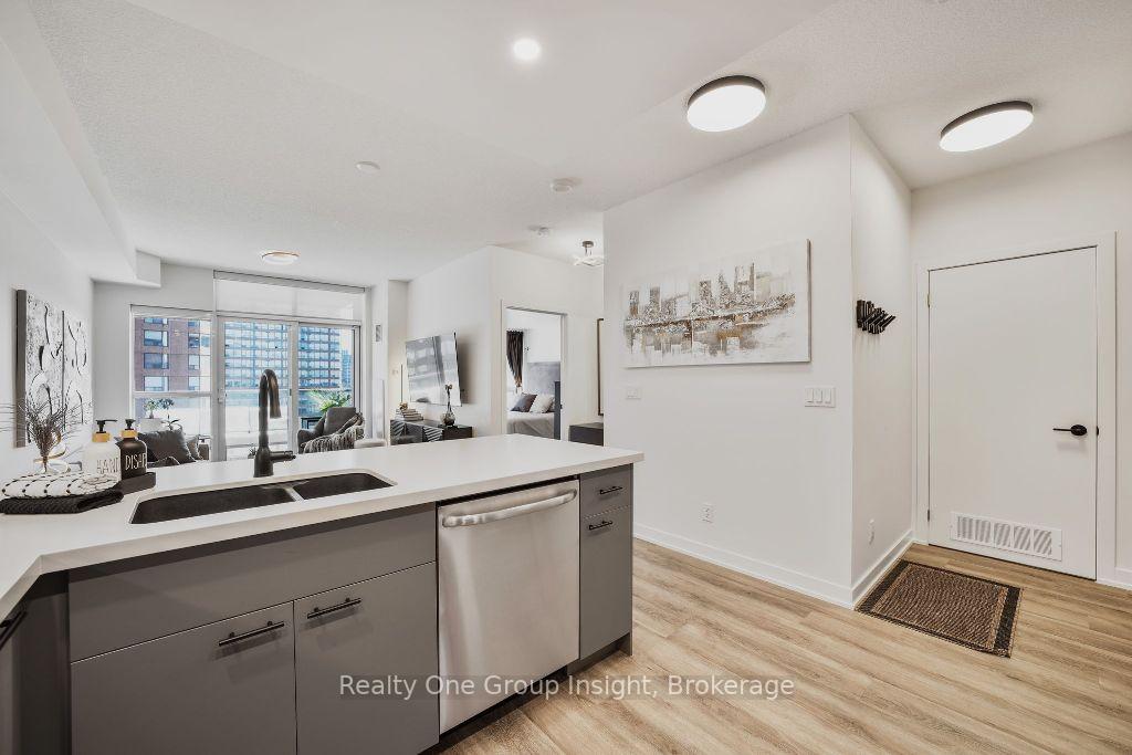Photo 12 of Unit 908, 551 Maple Avenue, Burlington, Brant — HOMEH