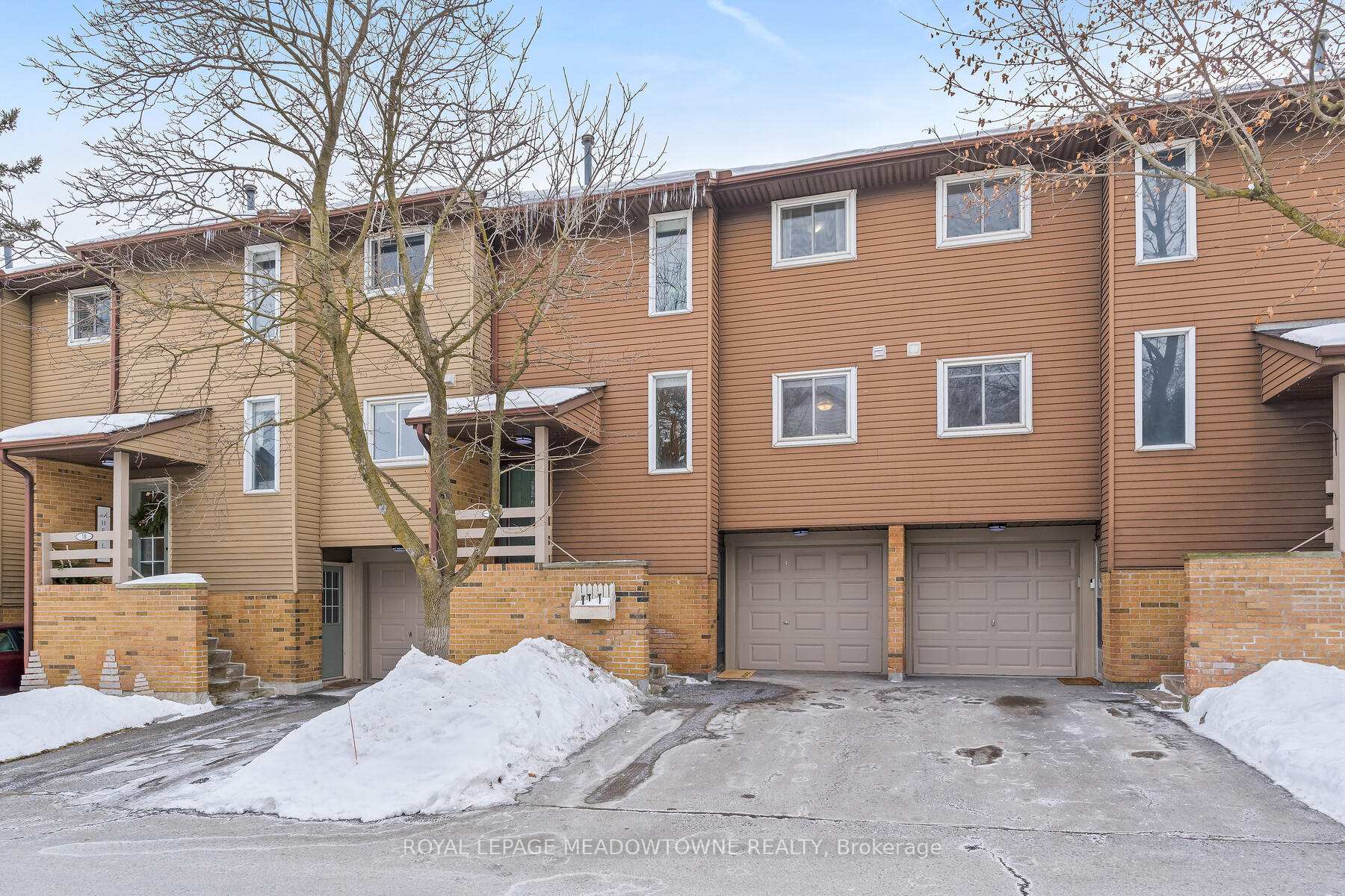Photo 1 of 16 Lynden Circle, Halton Hills, Georgetown — HOMEH