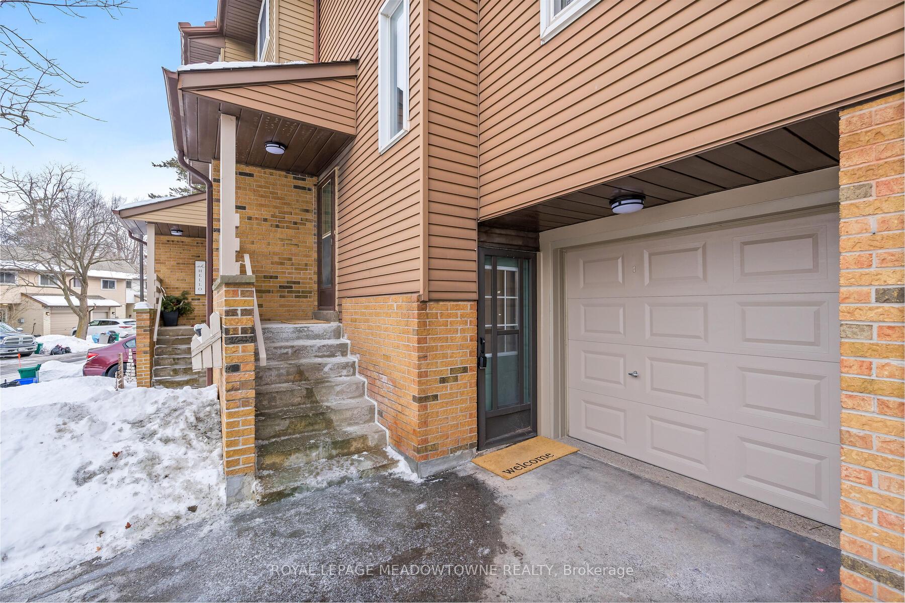 Photo 2 of 16 Lynden Circle, Halton Hills, Georgetown — HOMEH