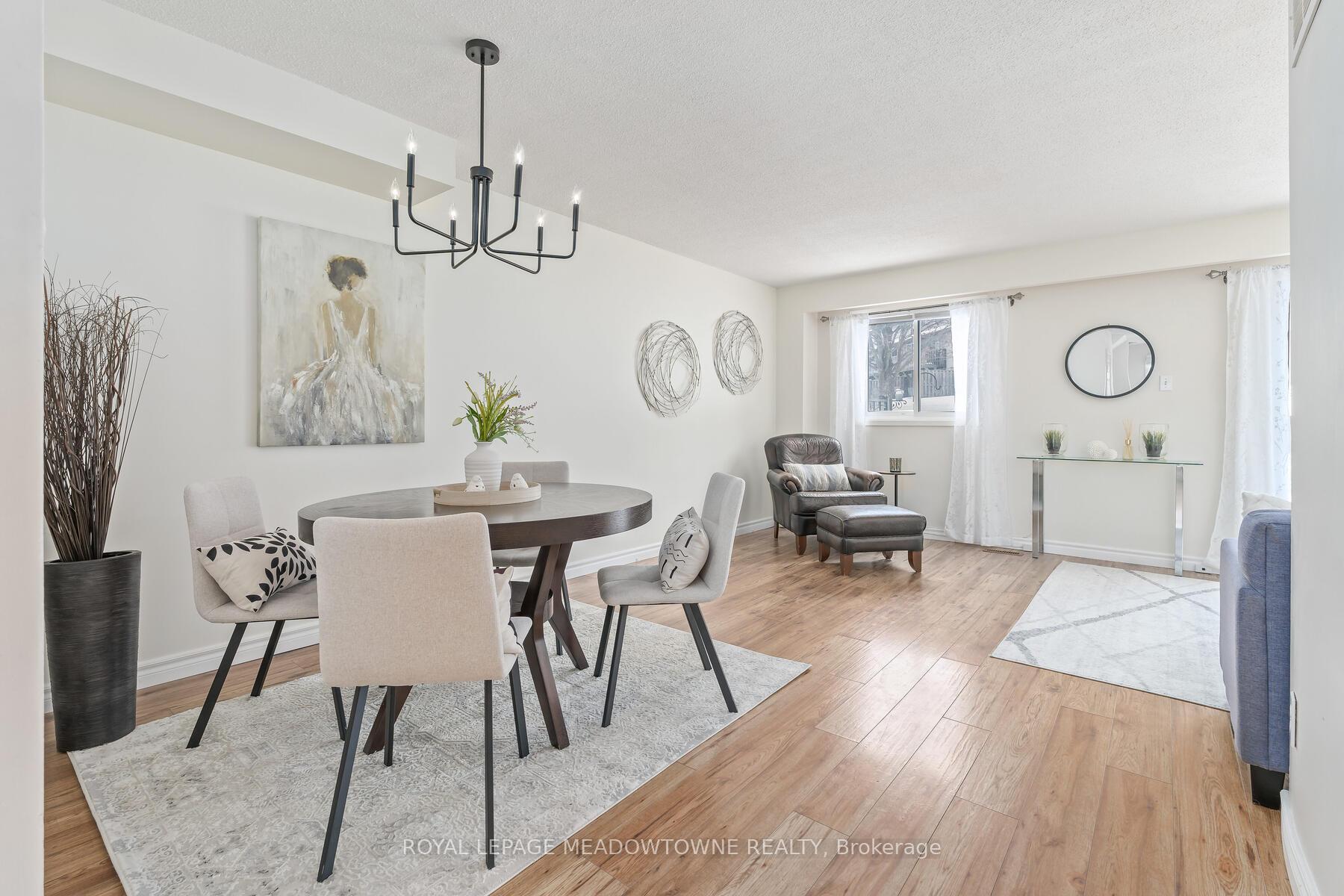 Photo 3 of 16 Lynden Circle, Halton Hills, Georgetown — HOMEH