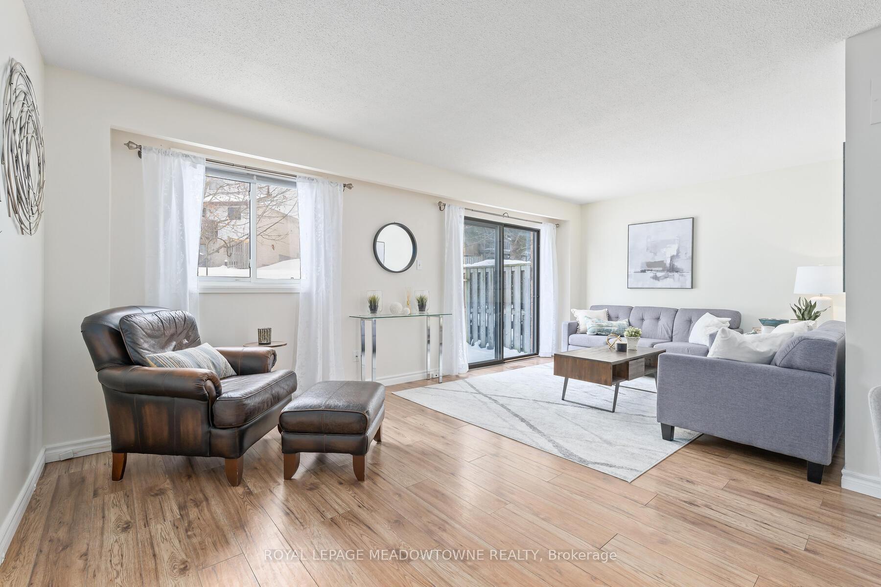Photo 5 of 16 Lynden Circle, Halton Hills, Georgetown — HOMEH