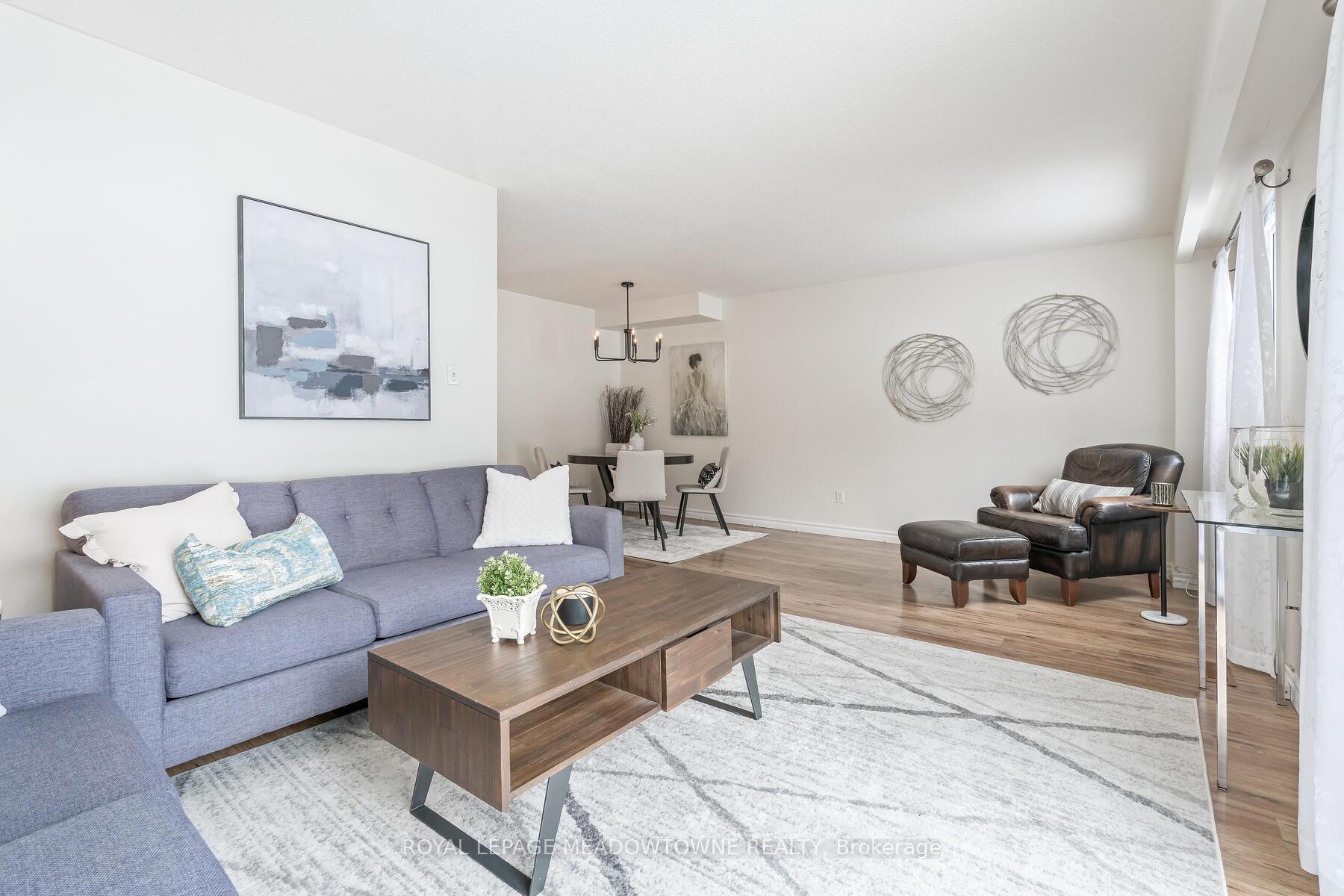 Photo 8 of 16 Lynden Circle, Halton Hills, Georgetown — HOMEH