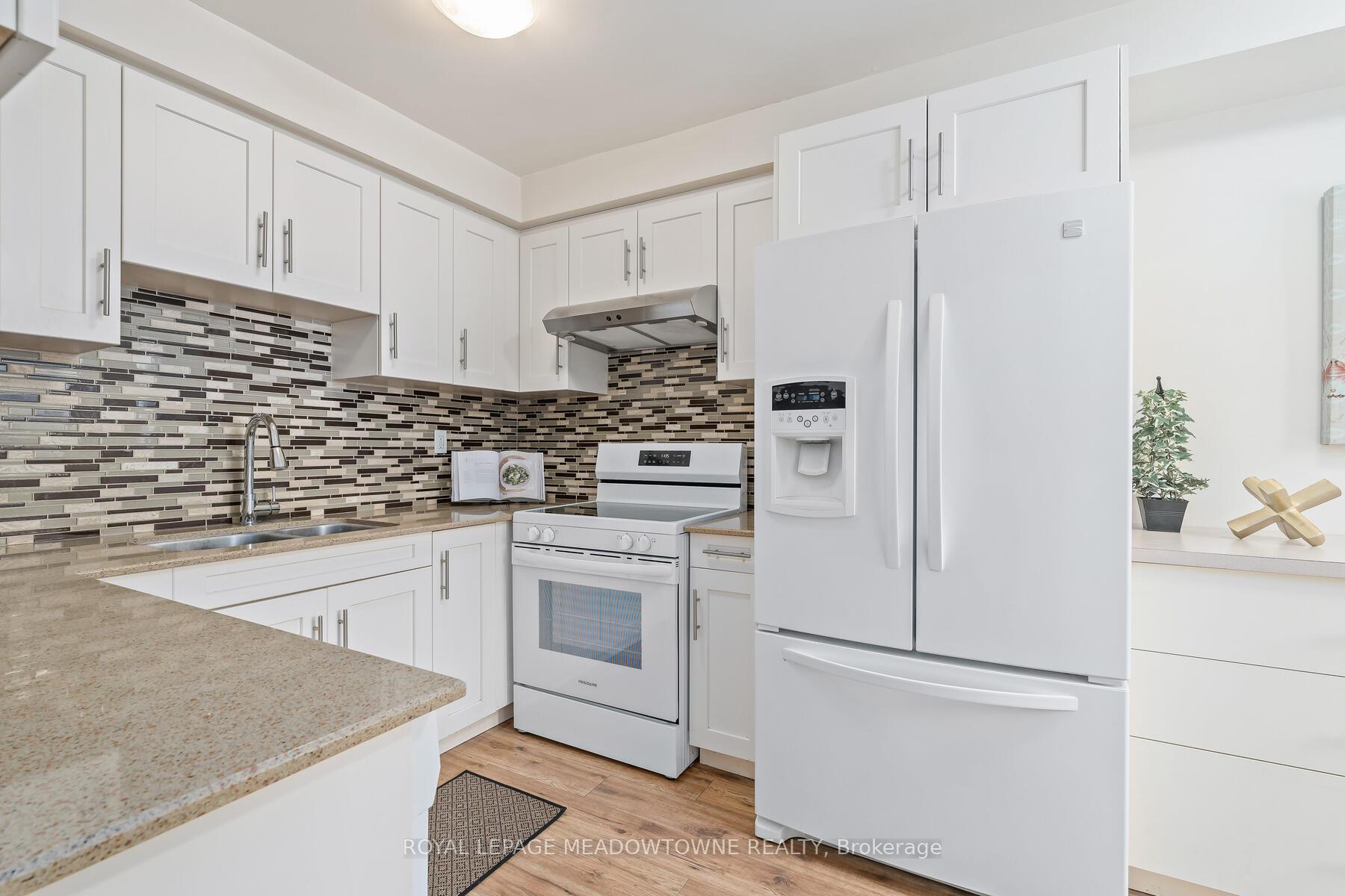 Photo 13 of 16 Lynden Circle, Halton Hills, Georgetown — HOMEH