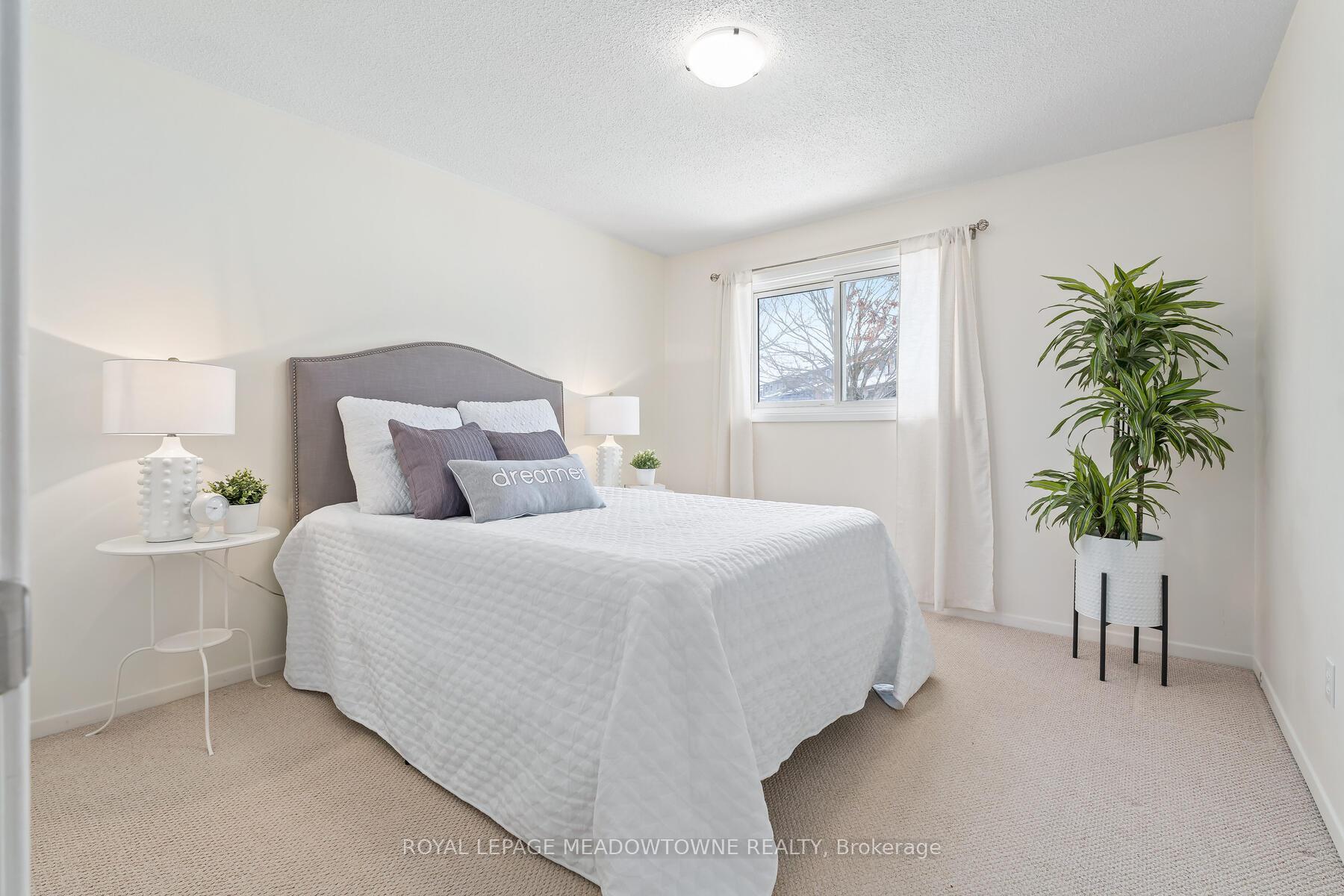 Photo 19 of 16 Lynden Circle, Halton Hills, Georgetown — HOMEH