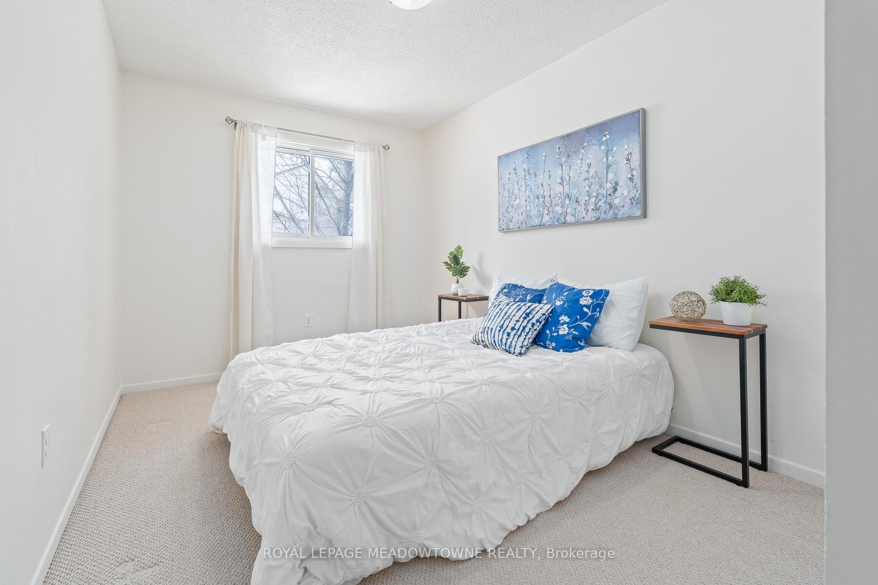 Photo 20 of 16 Lynden Circle, Halton Hills, Georgetown — HOMEH