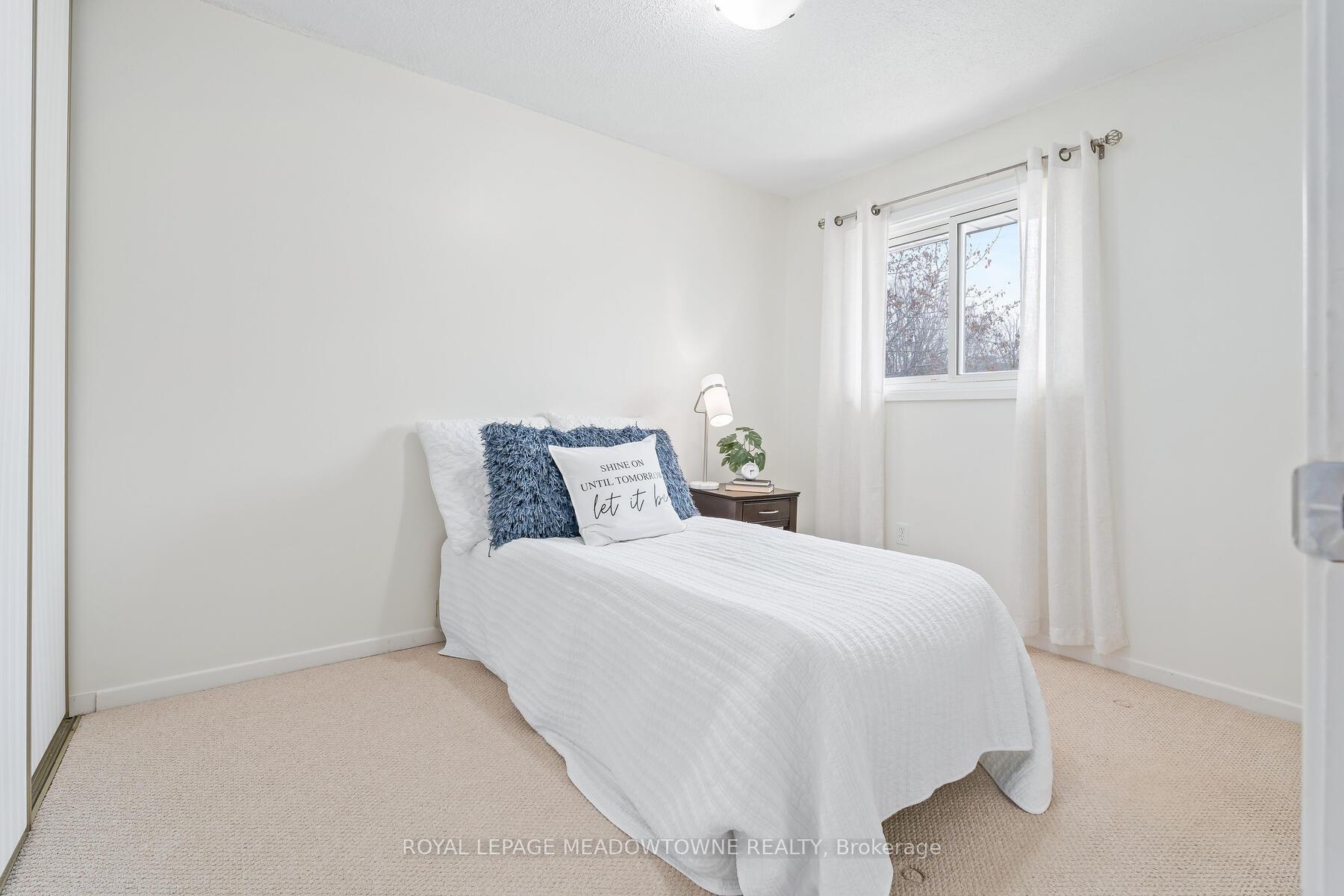 Photo 21 of 16 Lynden Circle, Halton Hills, Georgetown — HOMEH