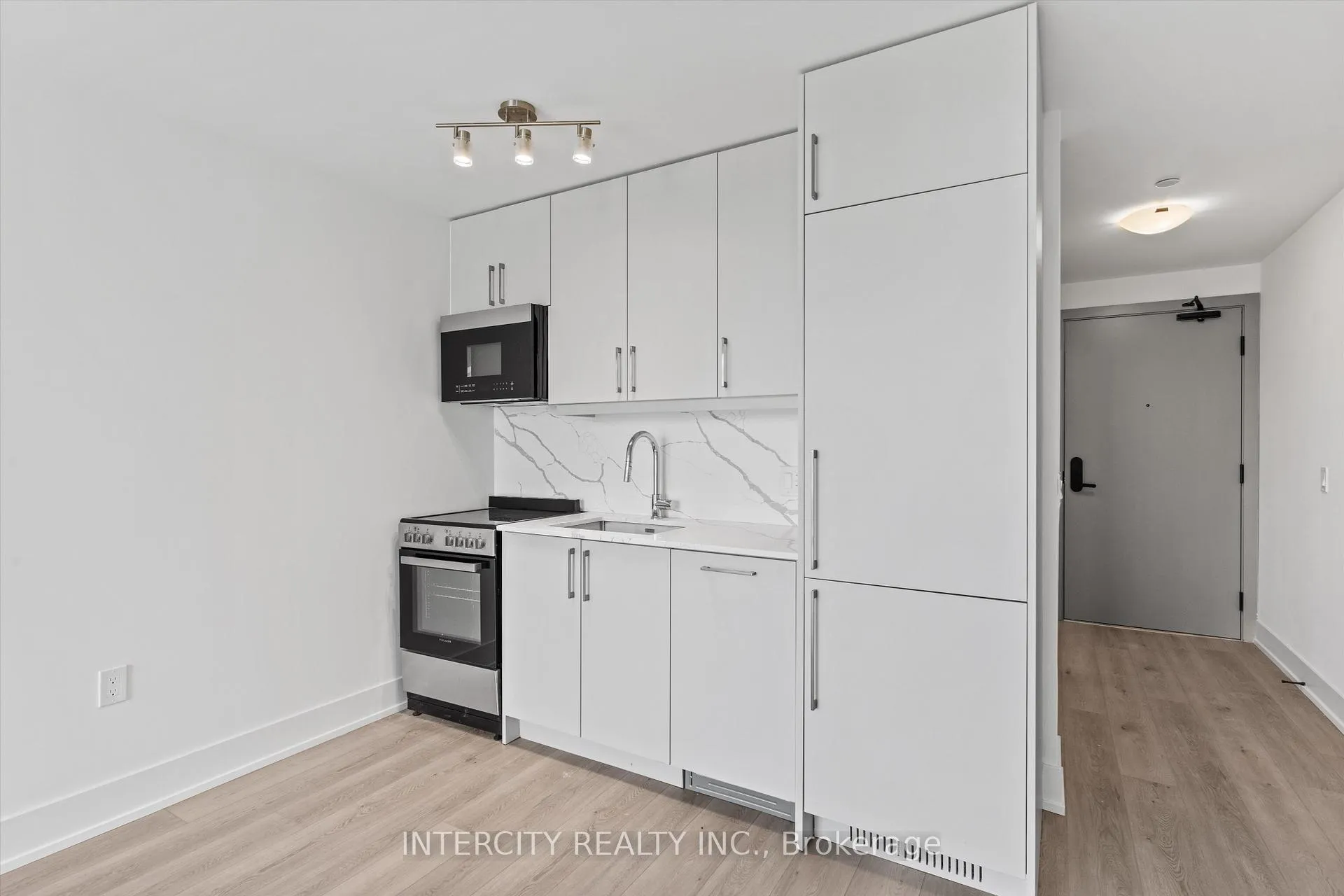 Photo 6 of Unit 415, 2075 King Road, King, King City — HOMEH