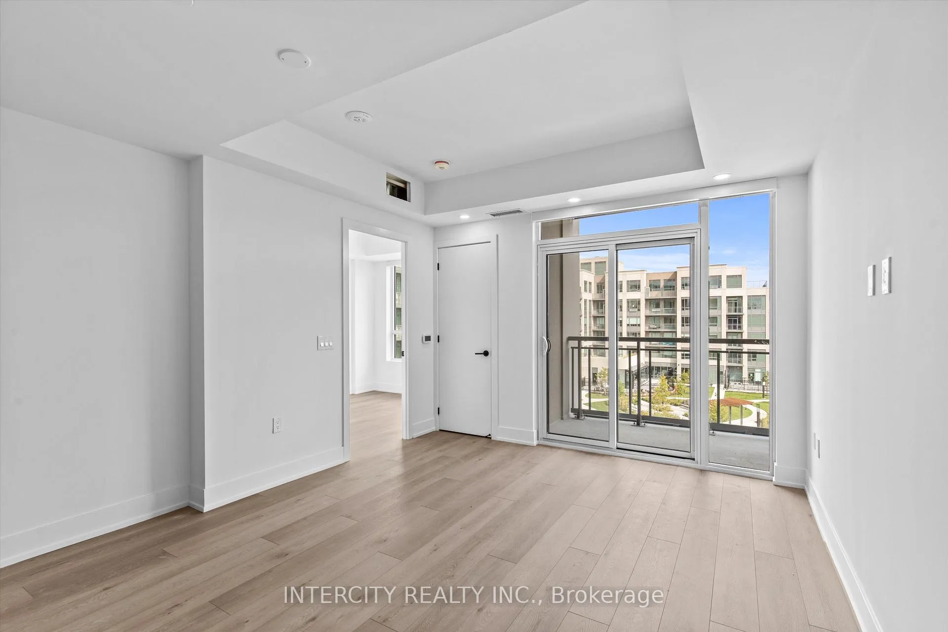 Photo 7 of Unit 415, 2075 King Road, King, King City — HOMEH