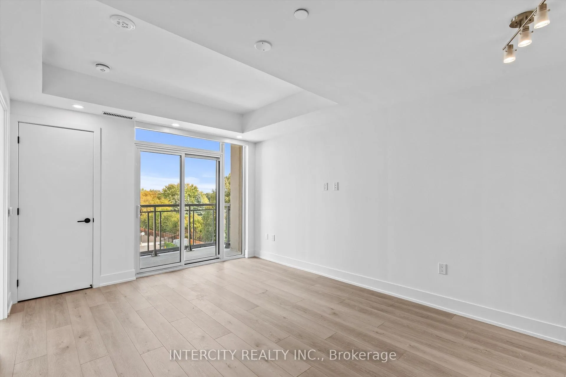 Photo 8 of Unit 415, 2075 King Road, King, King City — HOMEH