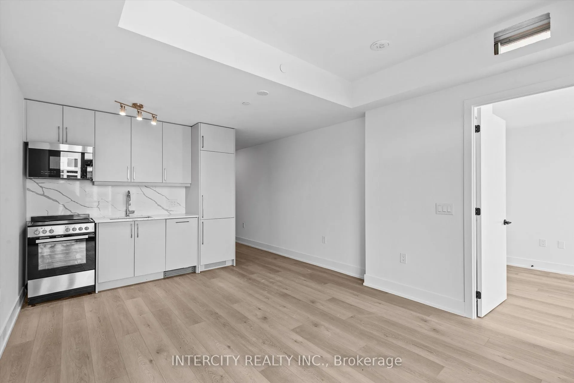 Photo 9 of Unit 415, 2075 King Road, King, King City — HOMEH