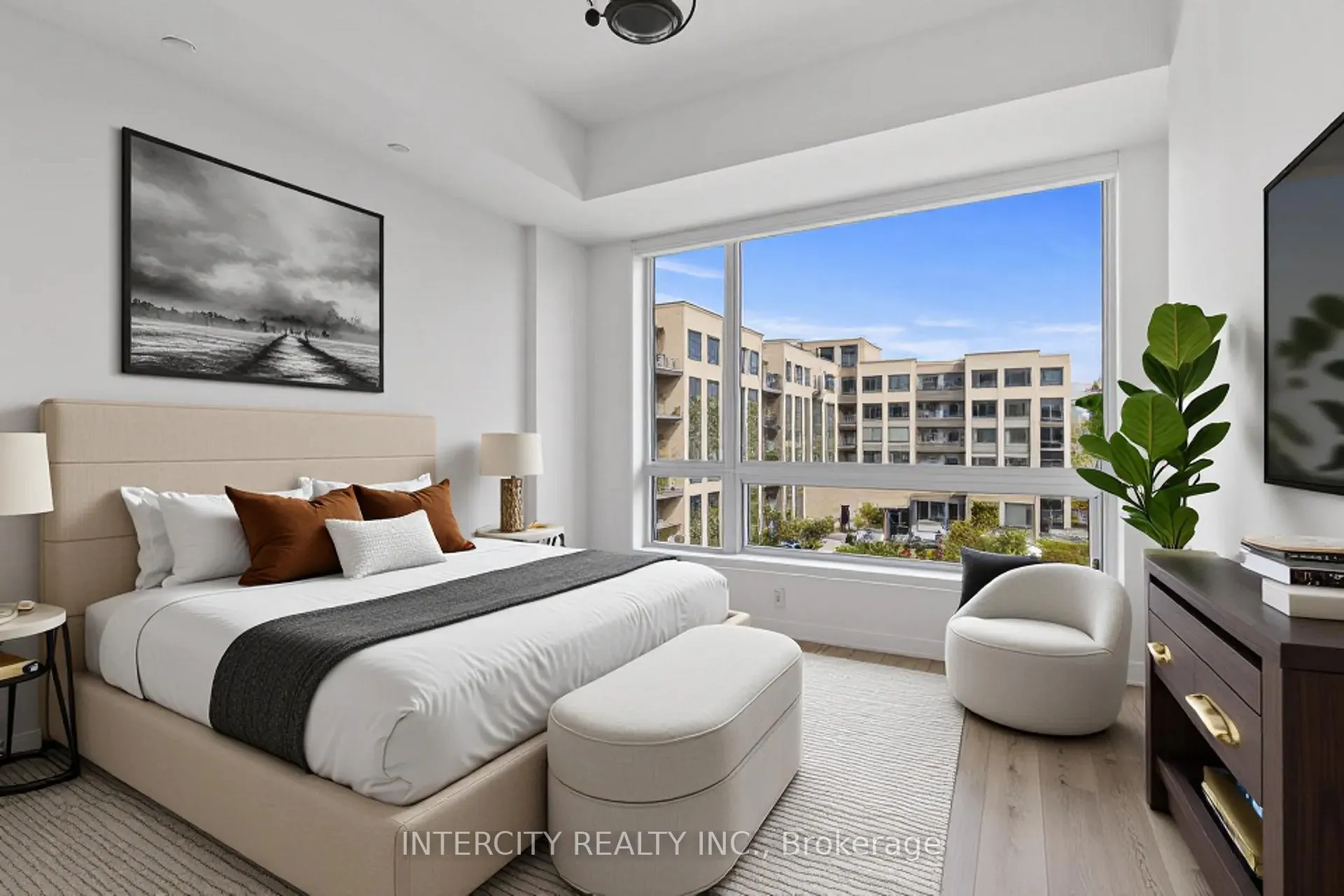 Photo 10 of Unit 415, 2075 King Road, King, King City — HOMEH