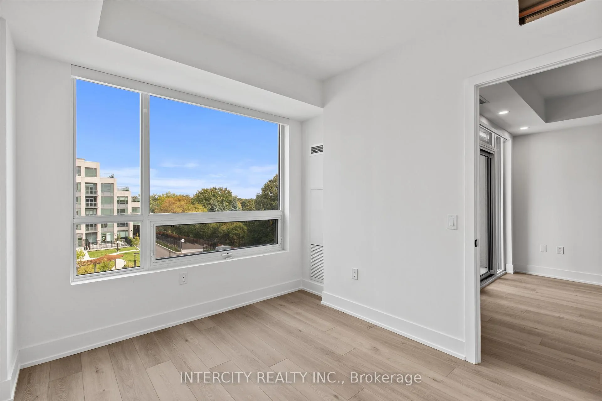 Photo 12 of Unit 415, 2075 King Road, King, King City — HOMEH