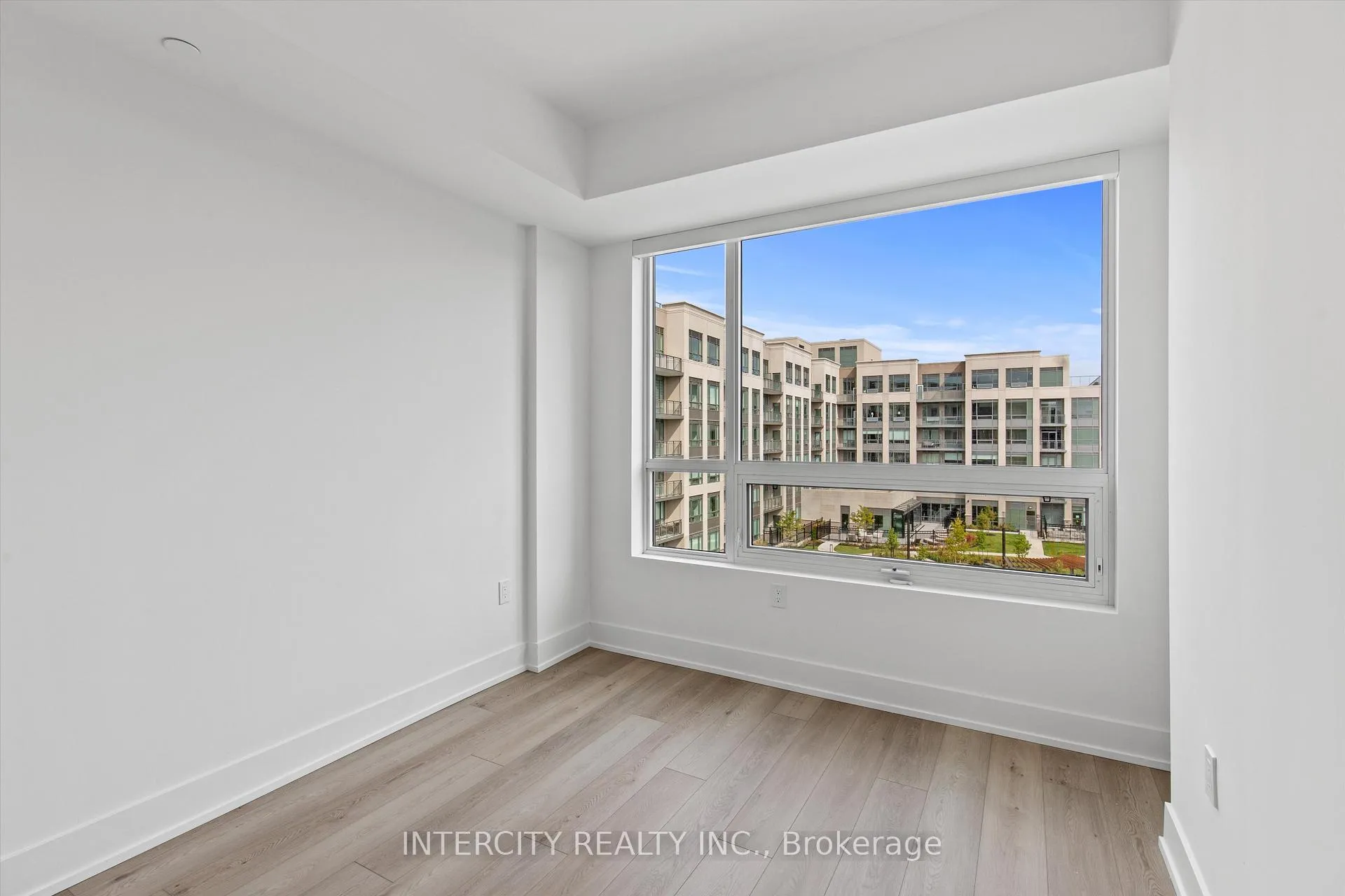 Photo 13 of Unit 415, 2075 King Road, King, King City — HOMEH