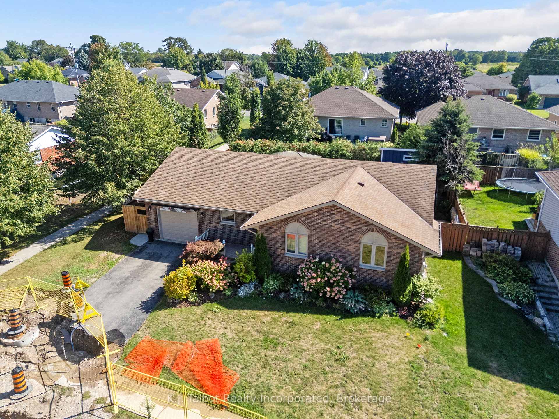 Photo 1 of 47 Suncoast Drive W, Goderich, Goderich (Town) — HOMEH