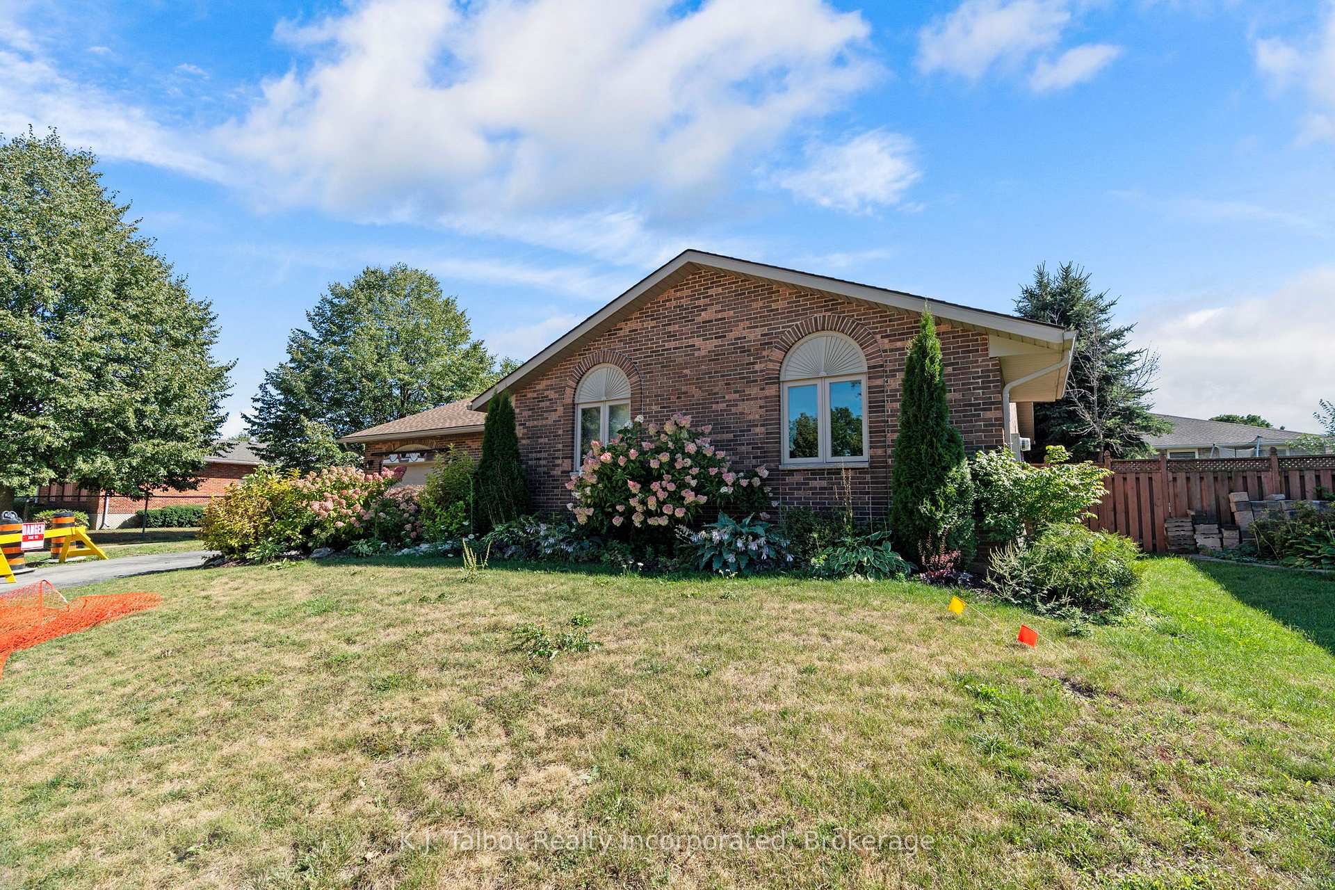 Photo 3 of 47 Suncoast Drive W, Goderich, Goderich (Town) — HOMEH