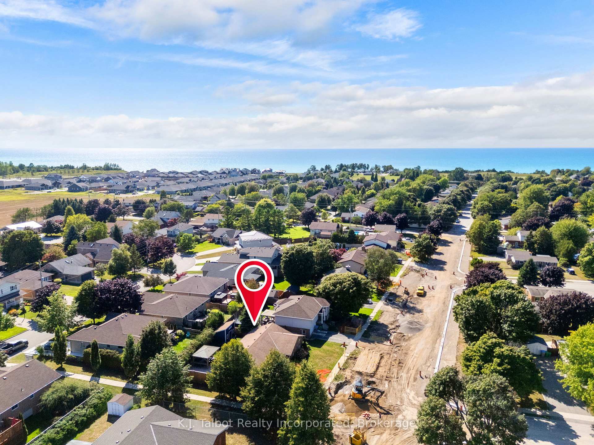 Photo 4 of 47 Suncoast Drive W, Goderich, Goderich (Town) — HOMEH