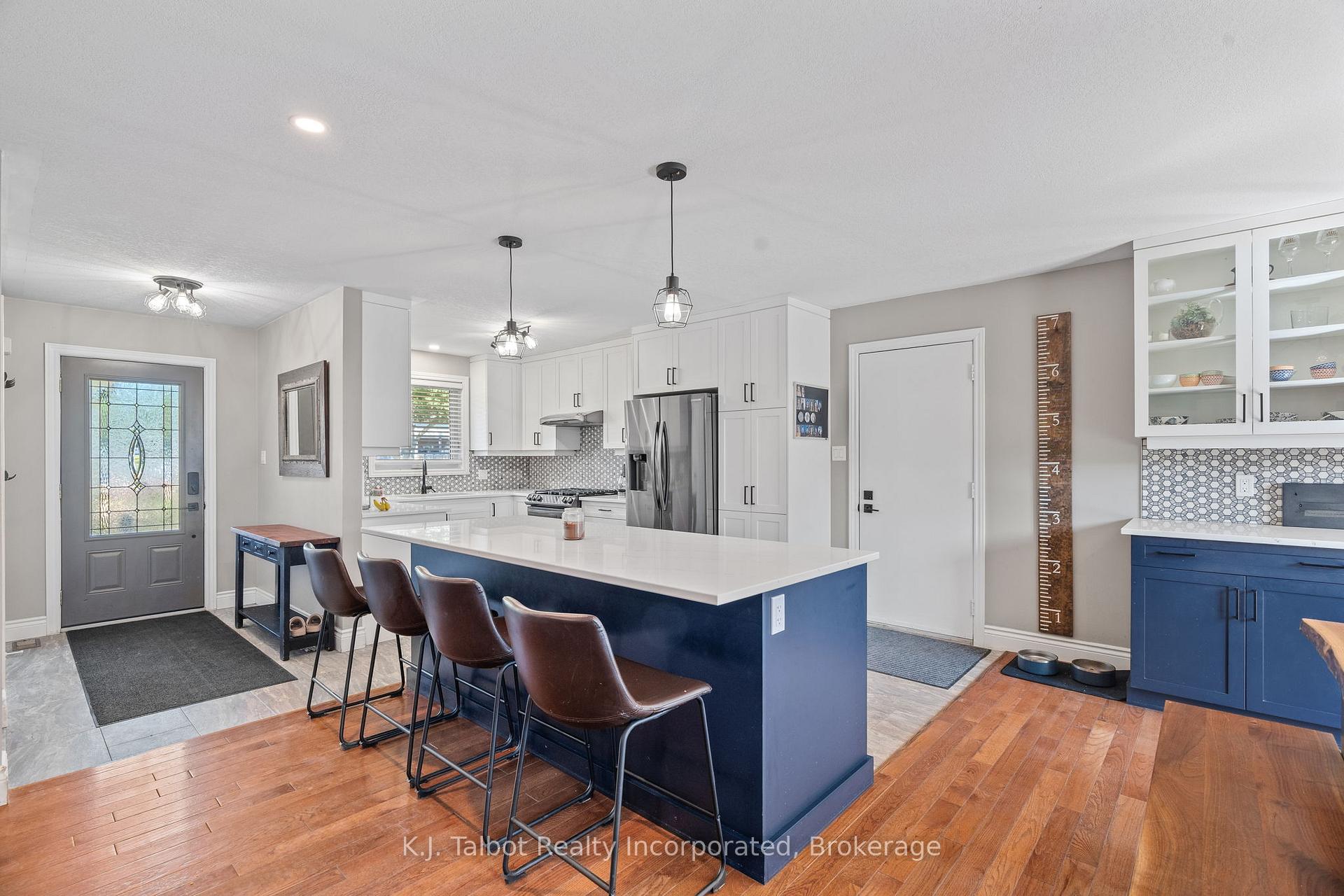 Photo 10 of 47 Suncoast Drive W, Goderich, Goderich (Town) — HOMEH