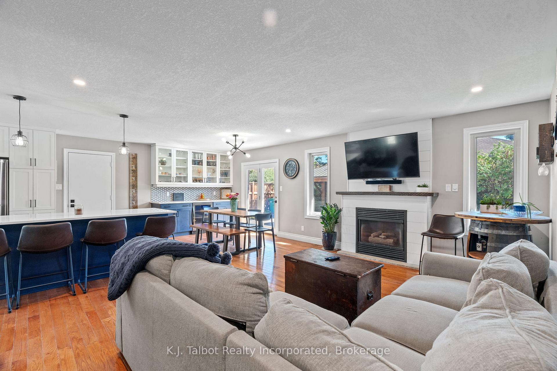 Photo 12 of 47 Suncoast Drive W, Goderich, Goderich (Town) — HOMEH