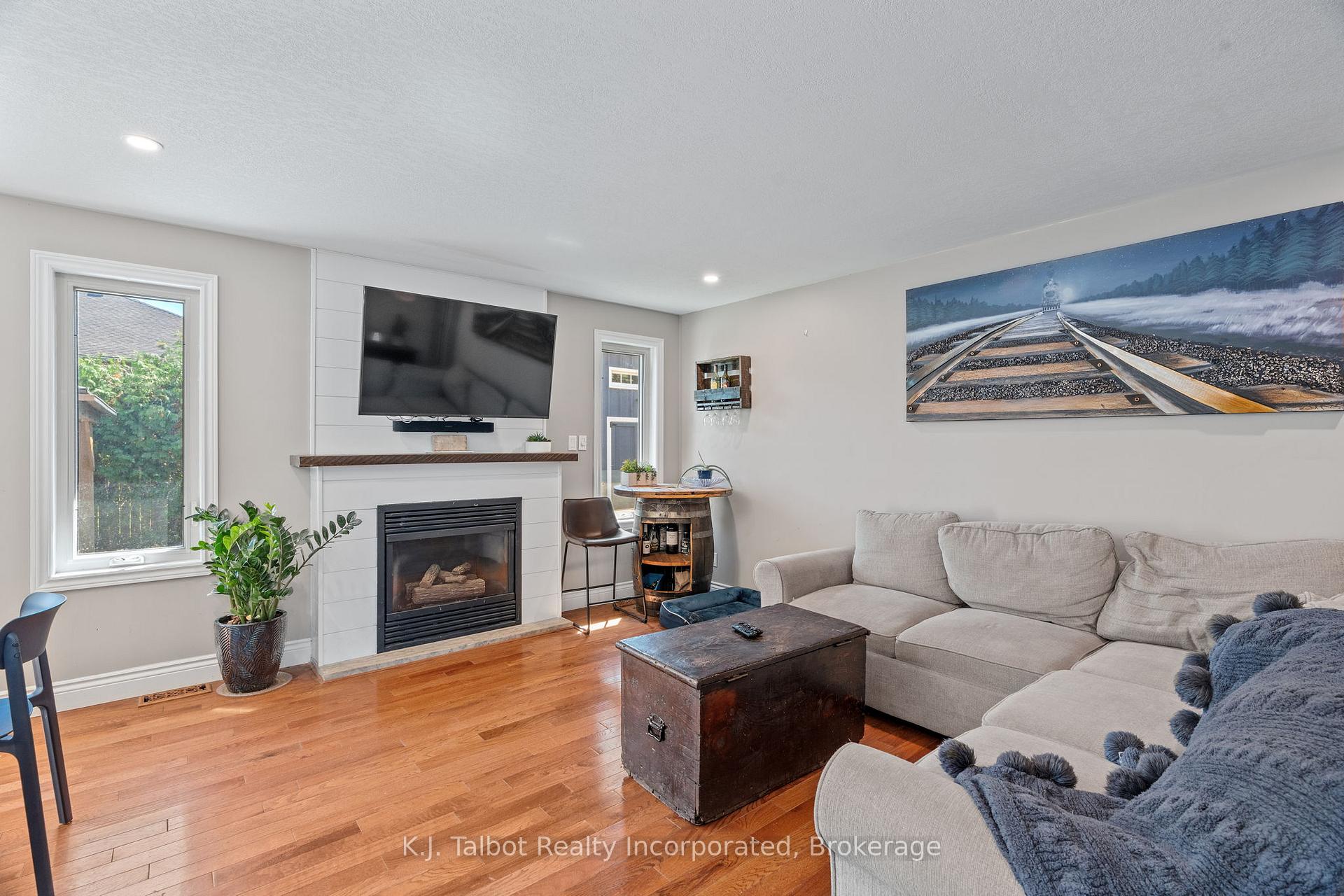 Photo 13 of 47 Suncoast Drive W, Goderich, Goderich (Town) — HOMEH