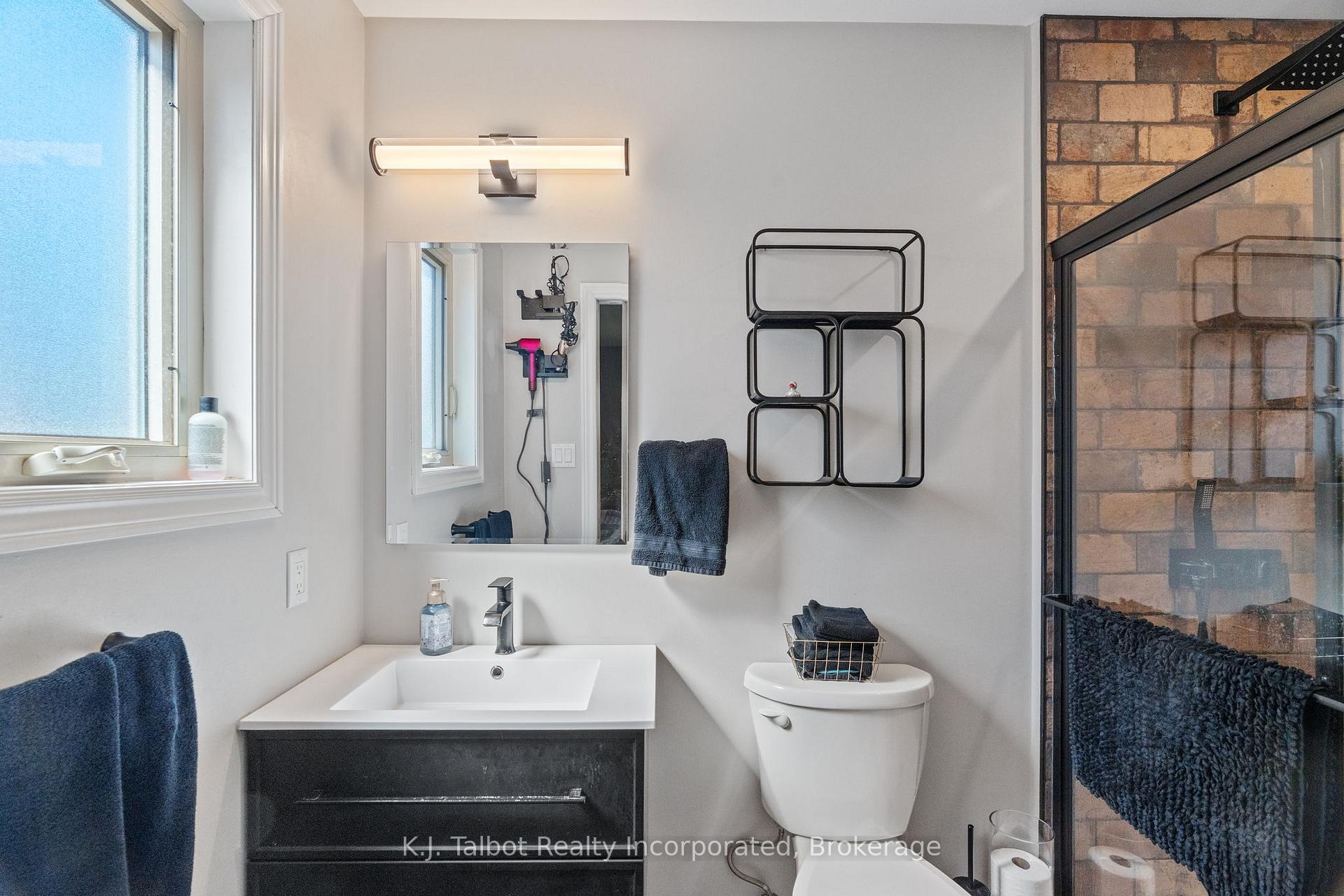 Photo 17 of 47 Suncoast Drive W, Goderich, Goderich (Town) — HOMEH