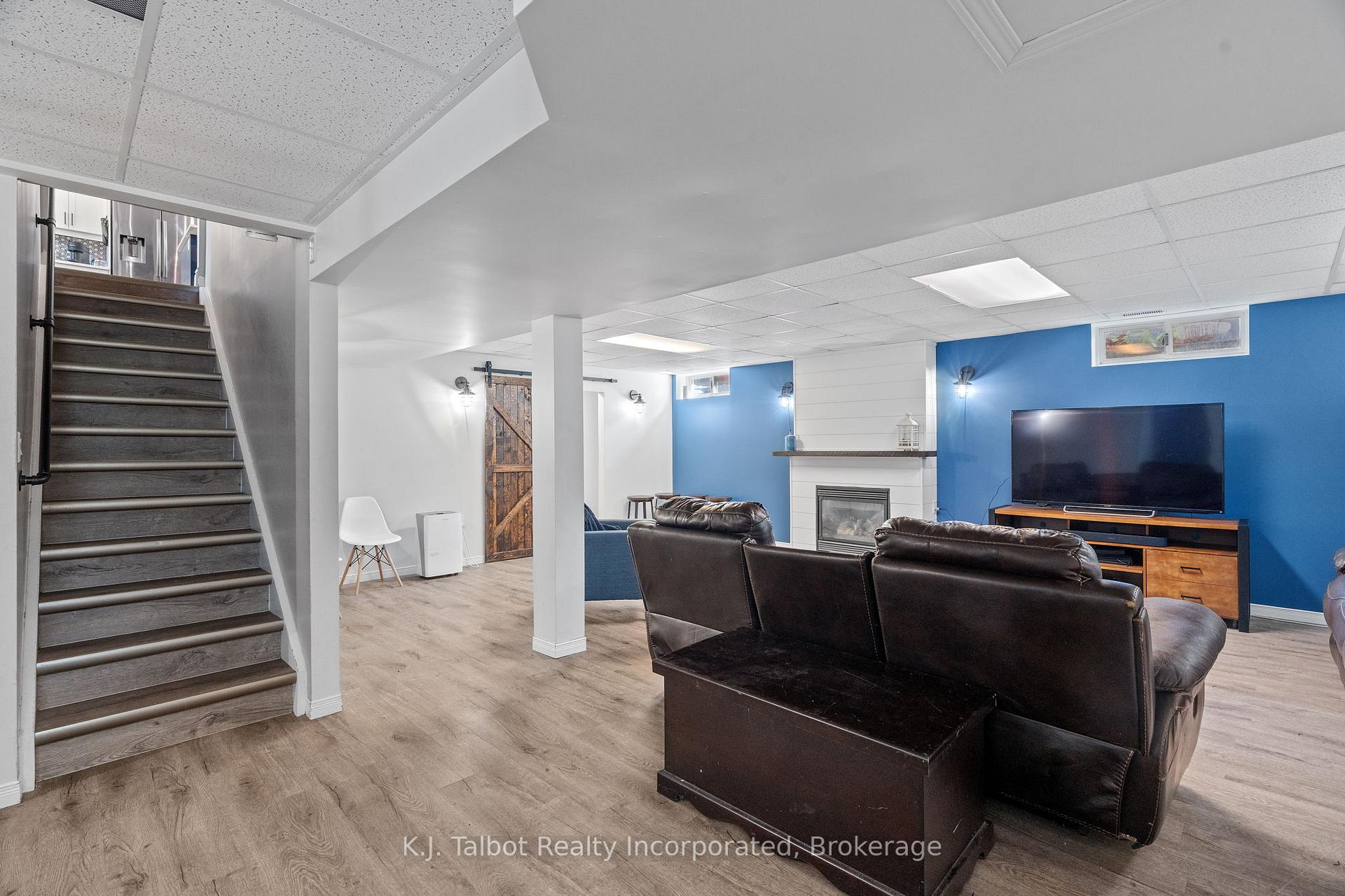 Photo 23 of 47 Suncoast Drive W, Goderich, Goderich (Town) — HOMEH