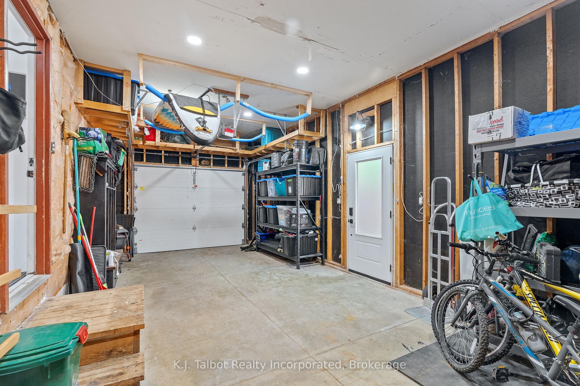 Photo 24 of 47 Suncoast Drive W, Goderich, Goderich (Town) — HOMEH