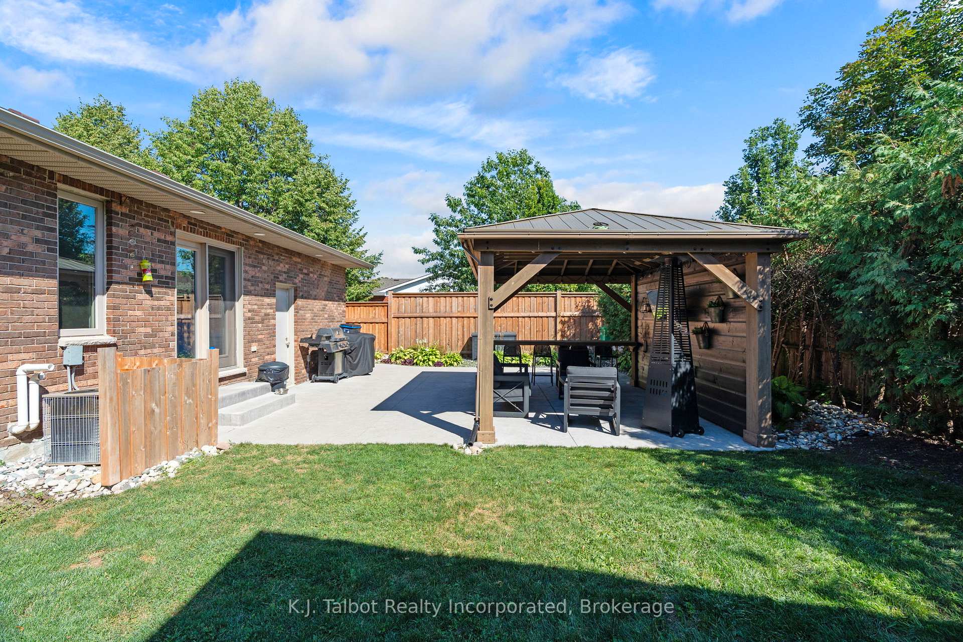 Photo 35 of 47 Suncoast Drive W, Goderich, Goderich (Town) — HOMEH