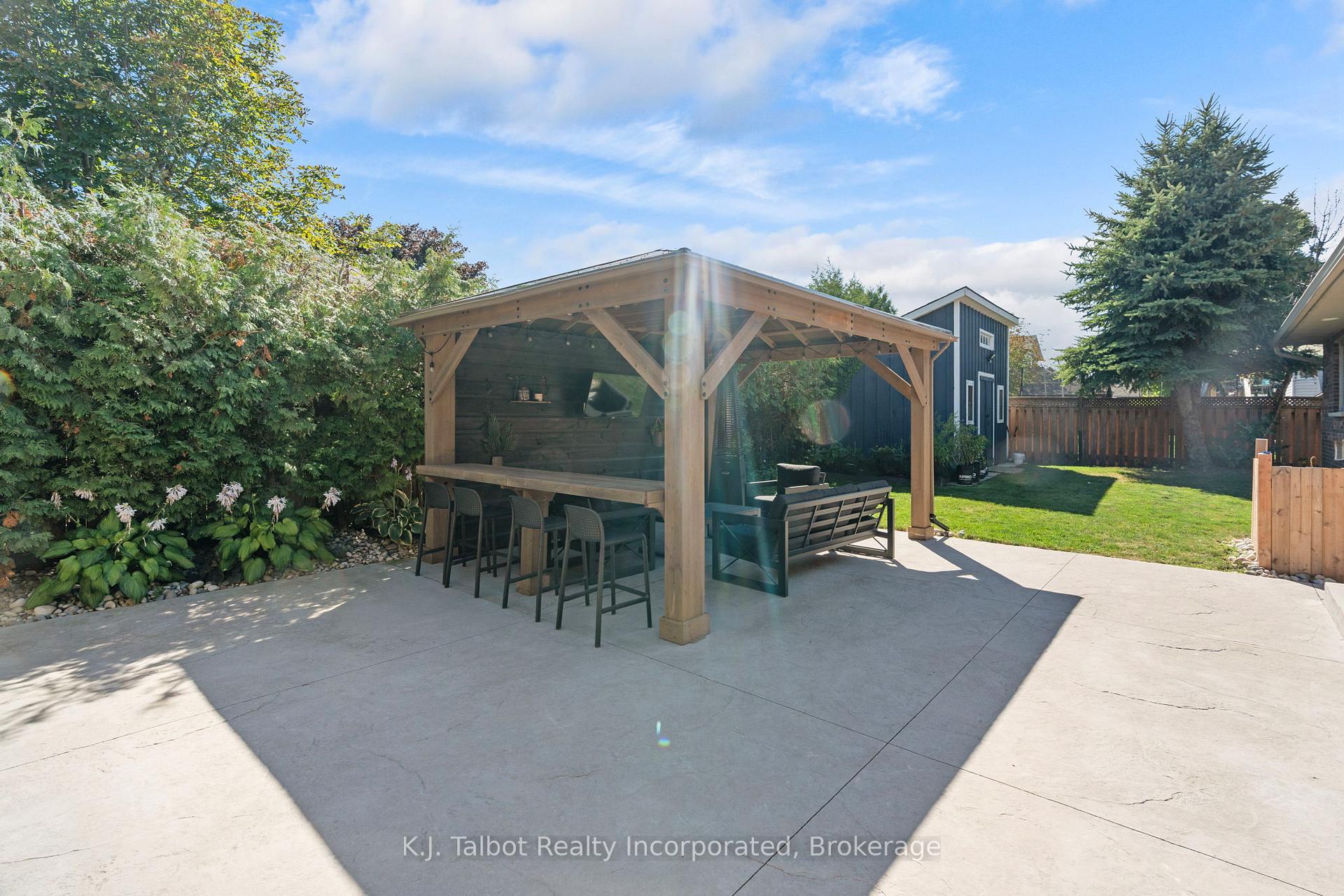 Photo 36 of 47 Suncoast Drive W, Goderich, Goderich (Town) — HOMEH