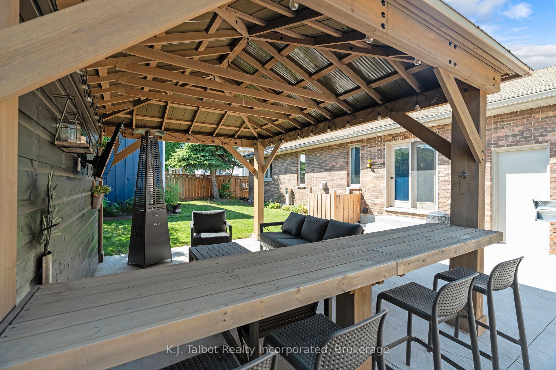 Photo 37 of 47 Suncoast Drive W, Goderich, Goderich (Town) — HOMEH