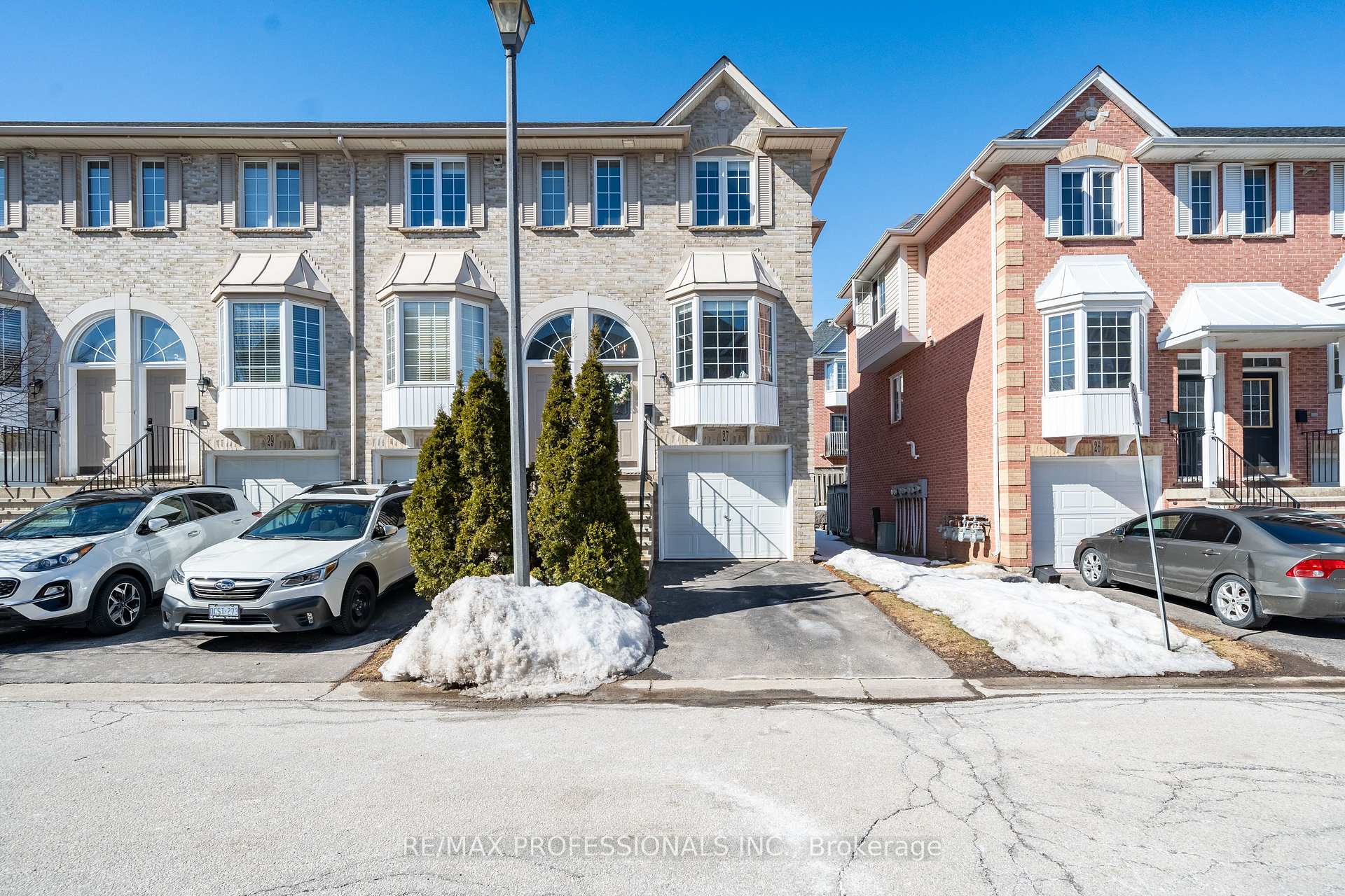 Photo 2 of Unit 27, 3480 Upper Middle Road, Burlington, Palmer — HOMEH