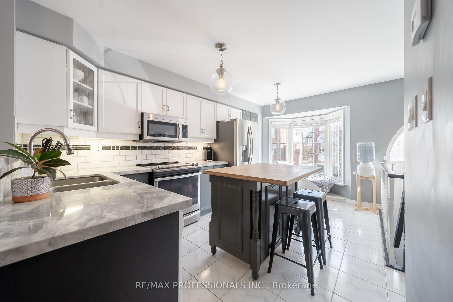 Photo 4 of Unit 27, 3480 Upper Middle Road, Burlington, Palmer — HOMEH