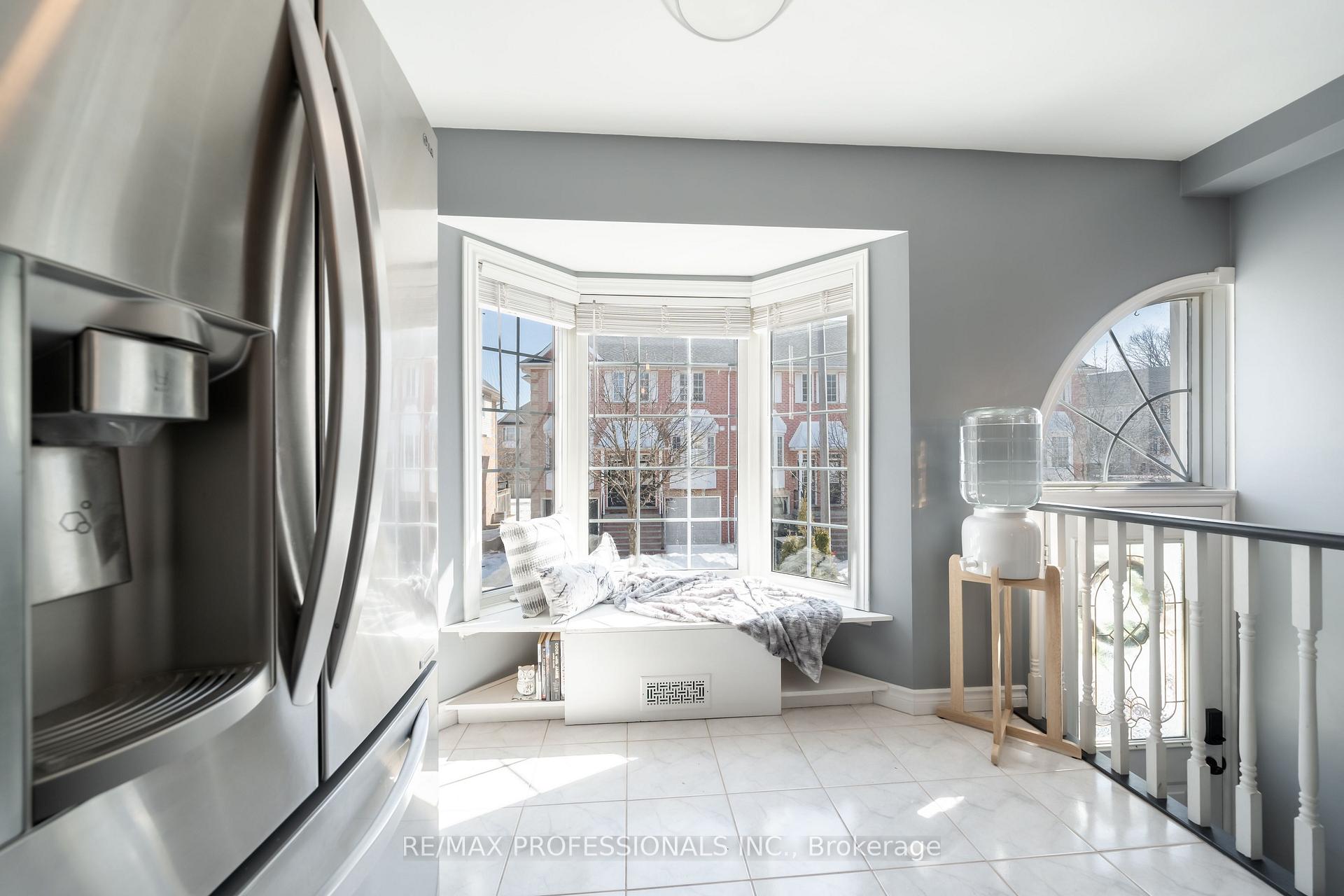 Photo 5 of Unit 27, 3480 Upper Middle Road, Burlington, Palmer — HOMEH