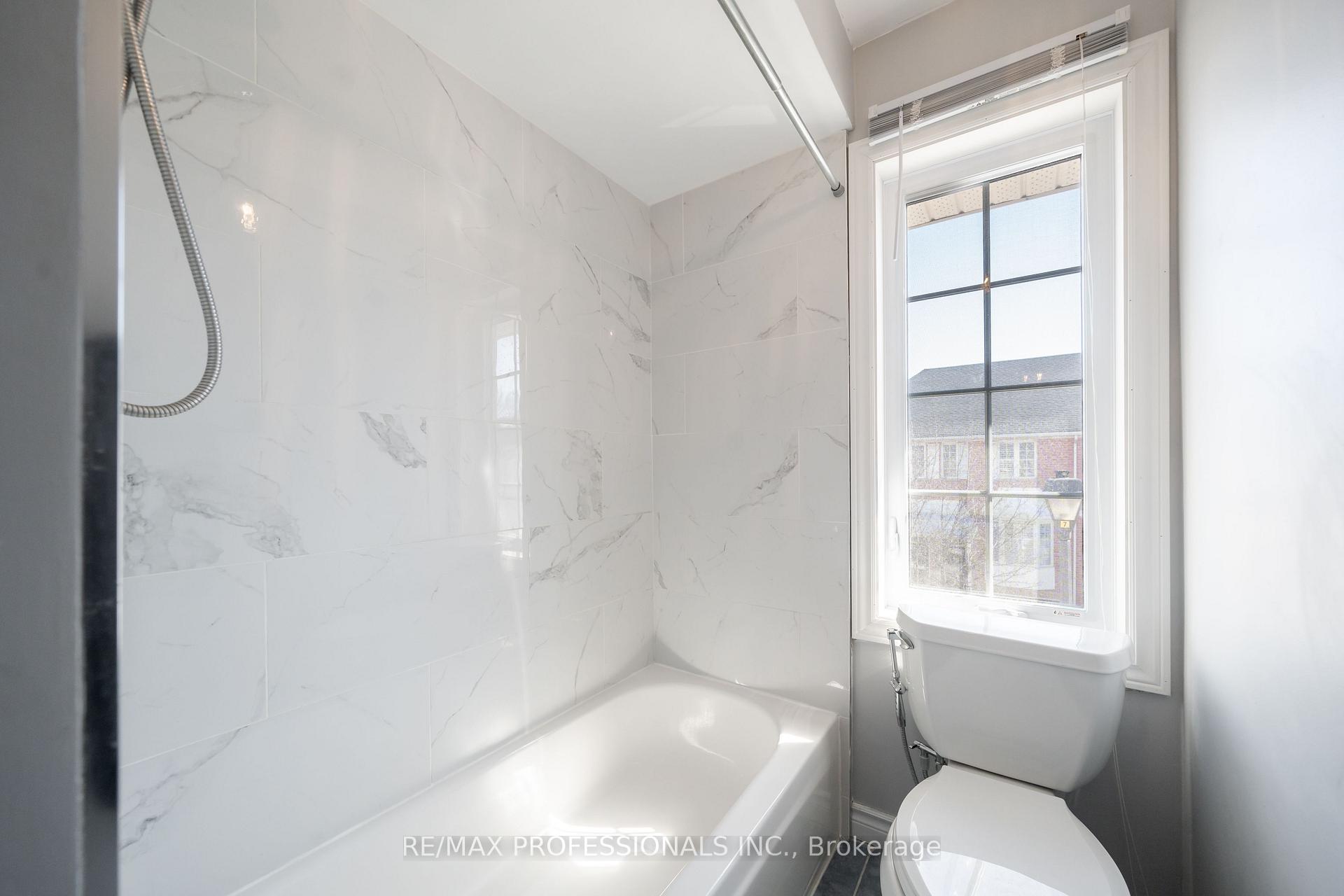 Photo 14 of Unit 27, 3480 Upper Middle Road, Burlington, Palmer — HOMEH