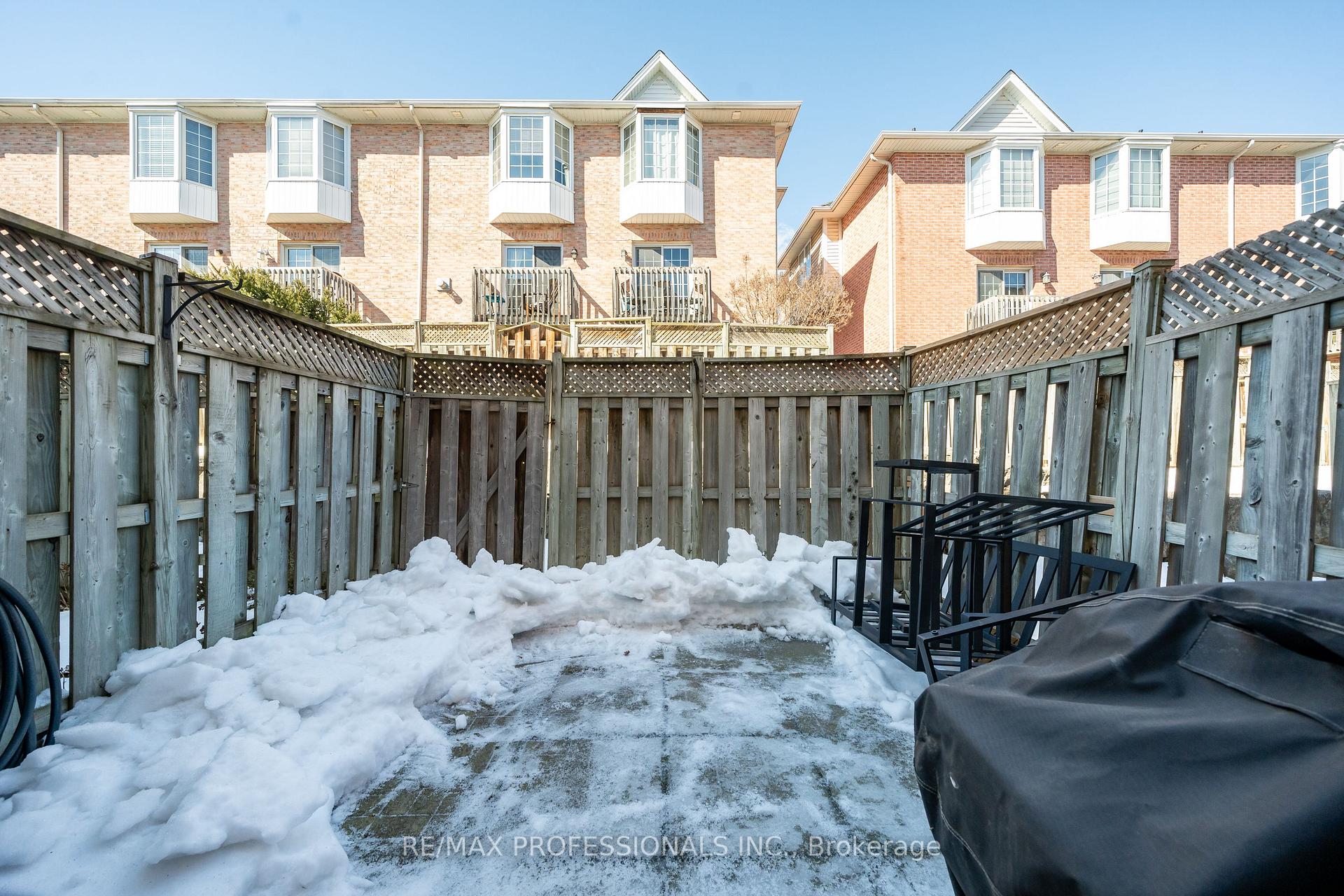 Photo 18 of Unit 27, 3480 Upper Middle Road, Burlington, Palmer — HOMEH
