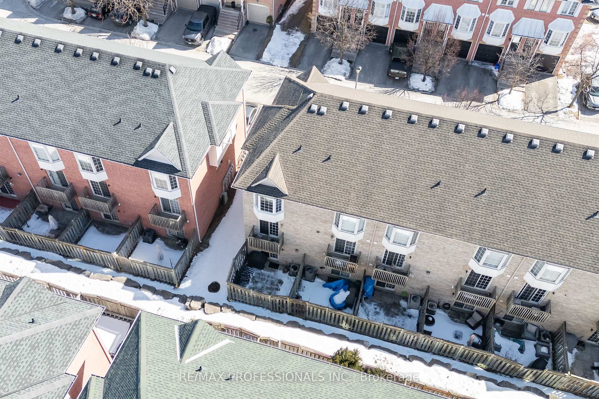 Photo 21 of Unit 27, 3480 Upper Middle Road, Burlington, Palmer — HOMEH