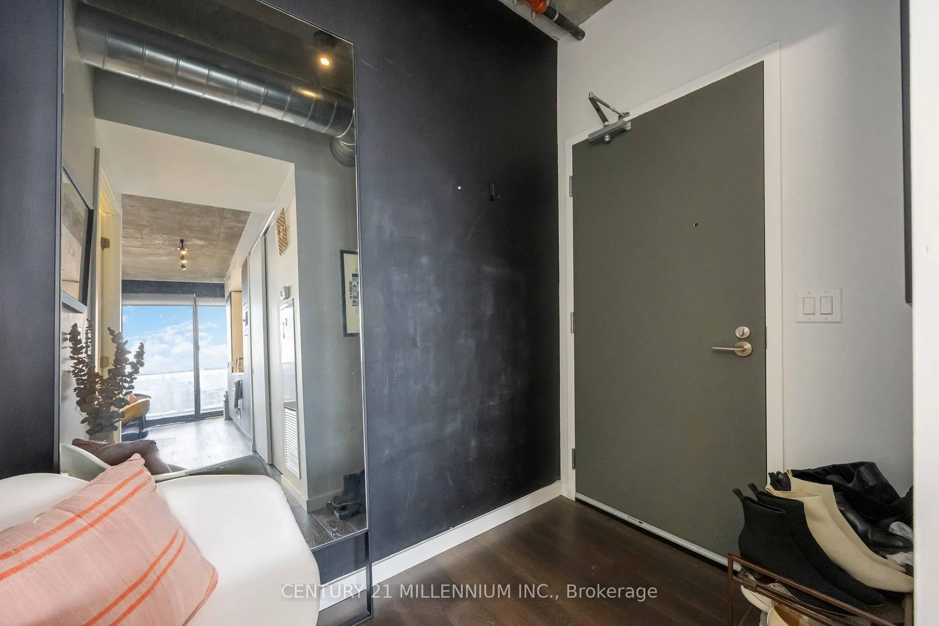 Photo 4 of Unit 2409, 170 Bayview Avenue, Toronto, Moss Park — HOMEH