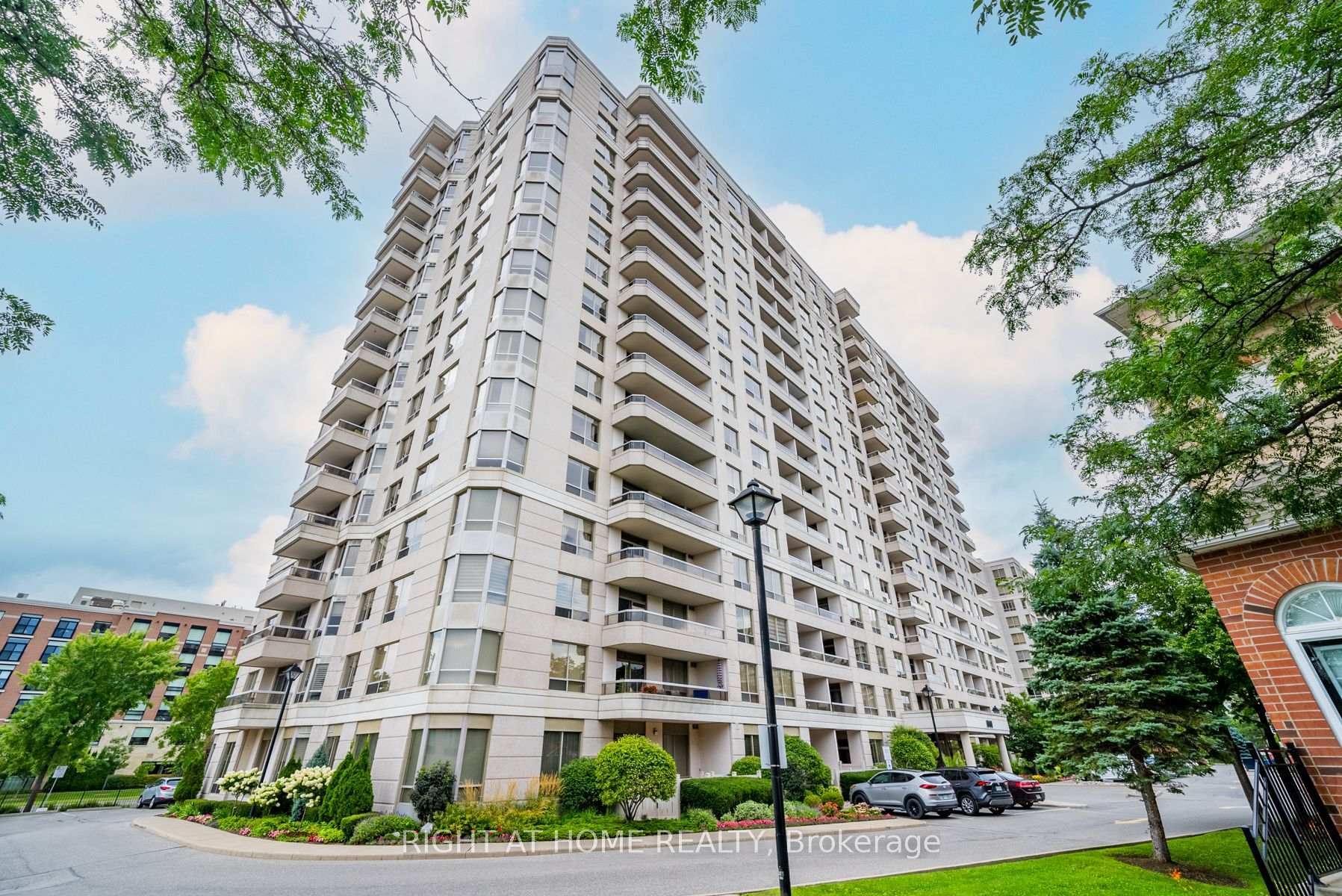 Front of Unit 1613, 1000 The Esplanade N