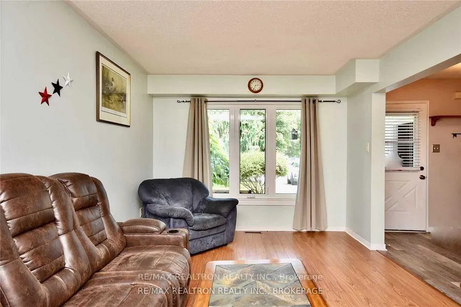 Photo 8 of 115 Copeman Crescent, Barrie, Painswick North — HOMEH