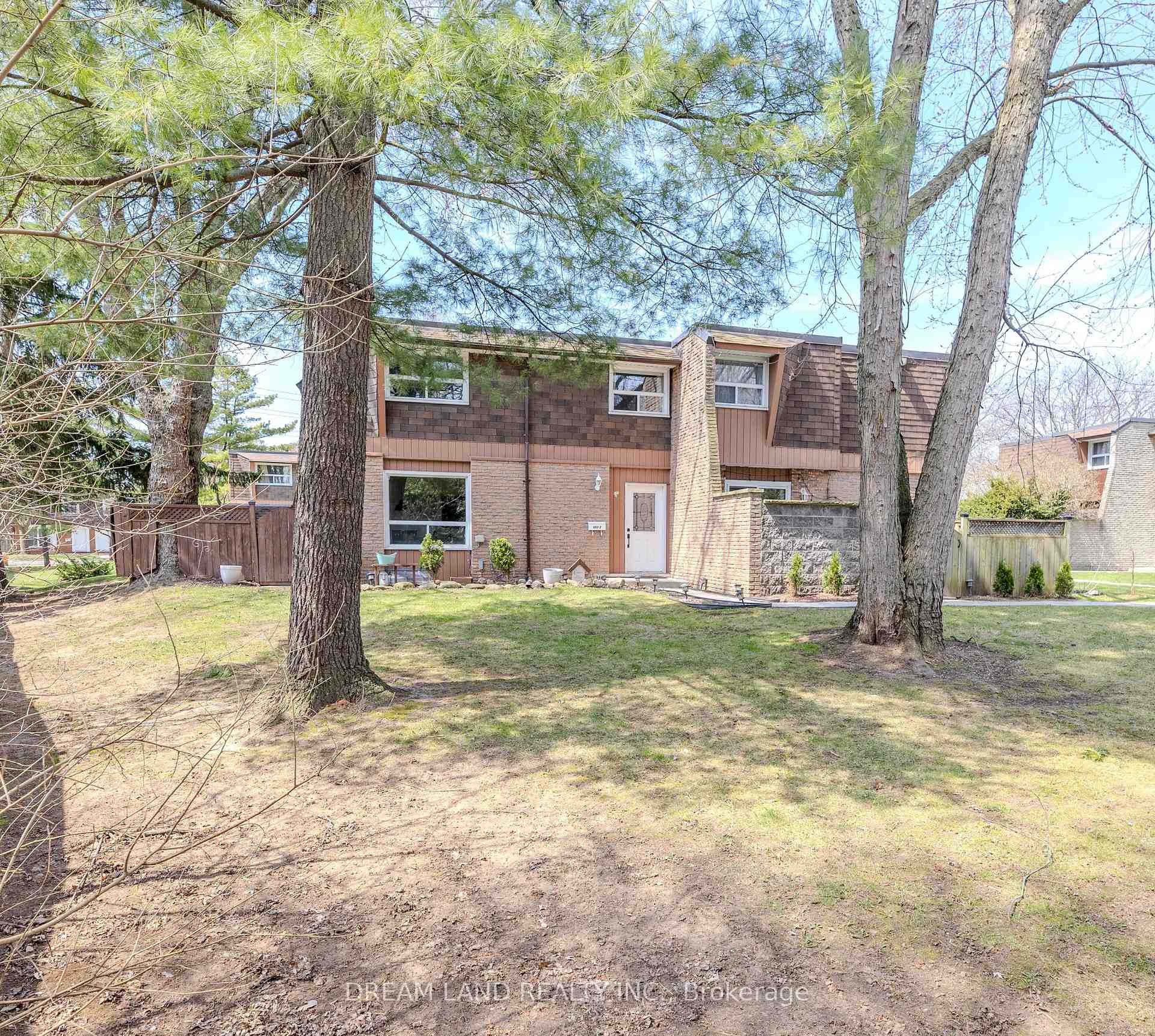 Photo 2 of Unit 2, 653 Francis Road, Burlington, LaSalle — HOMEH