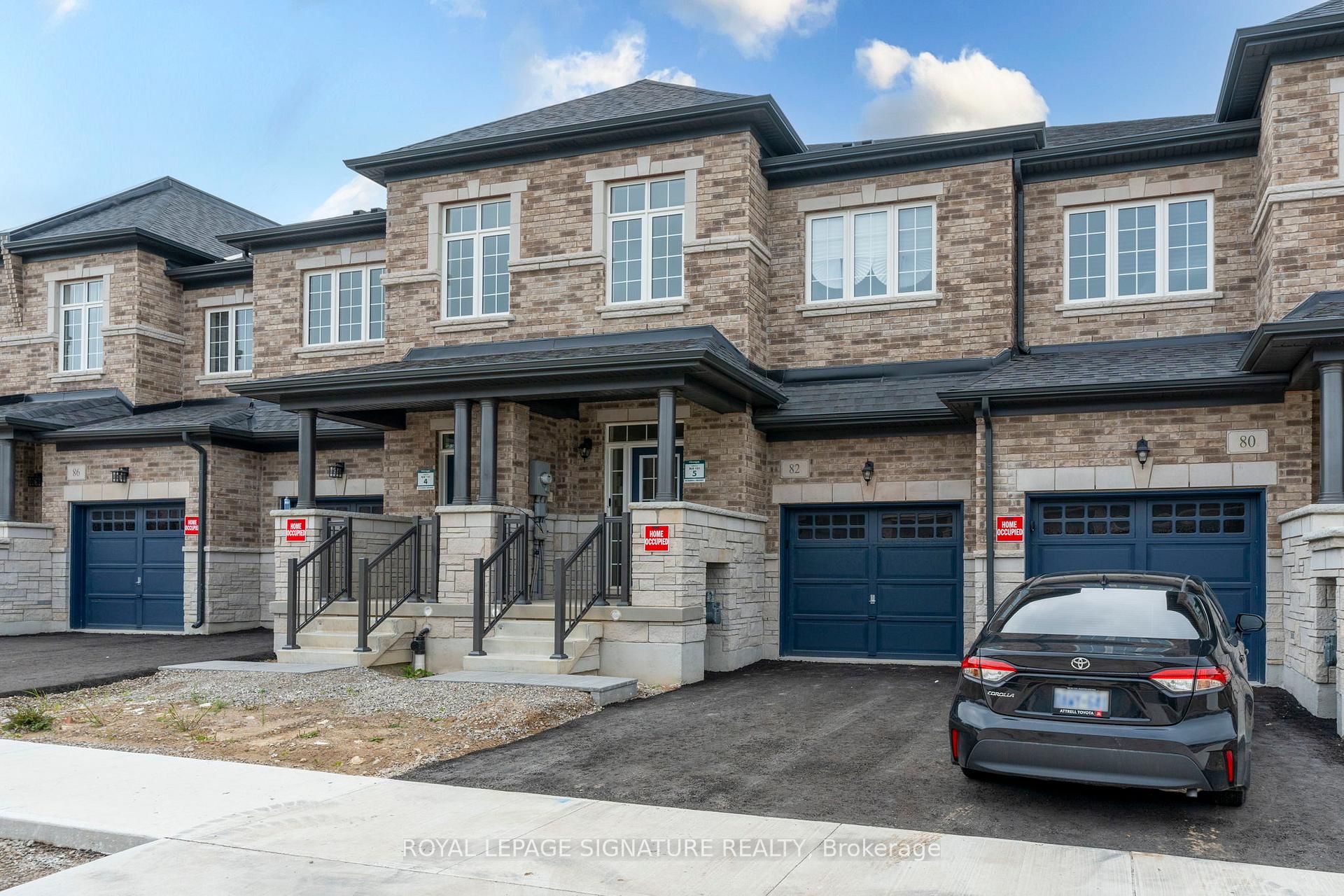 Front of 82 Gledhill Crescent