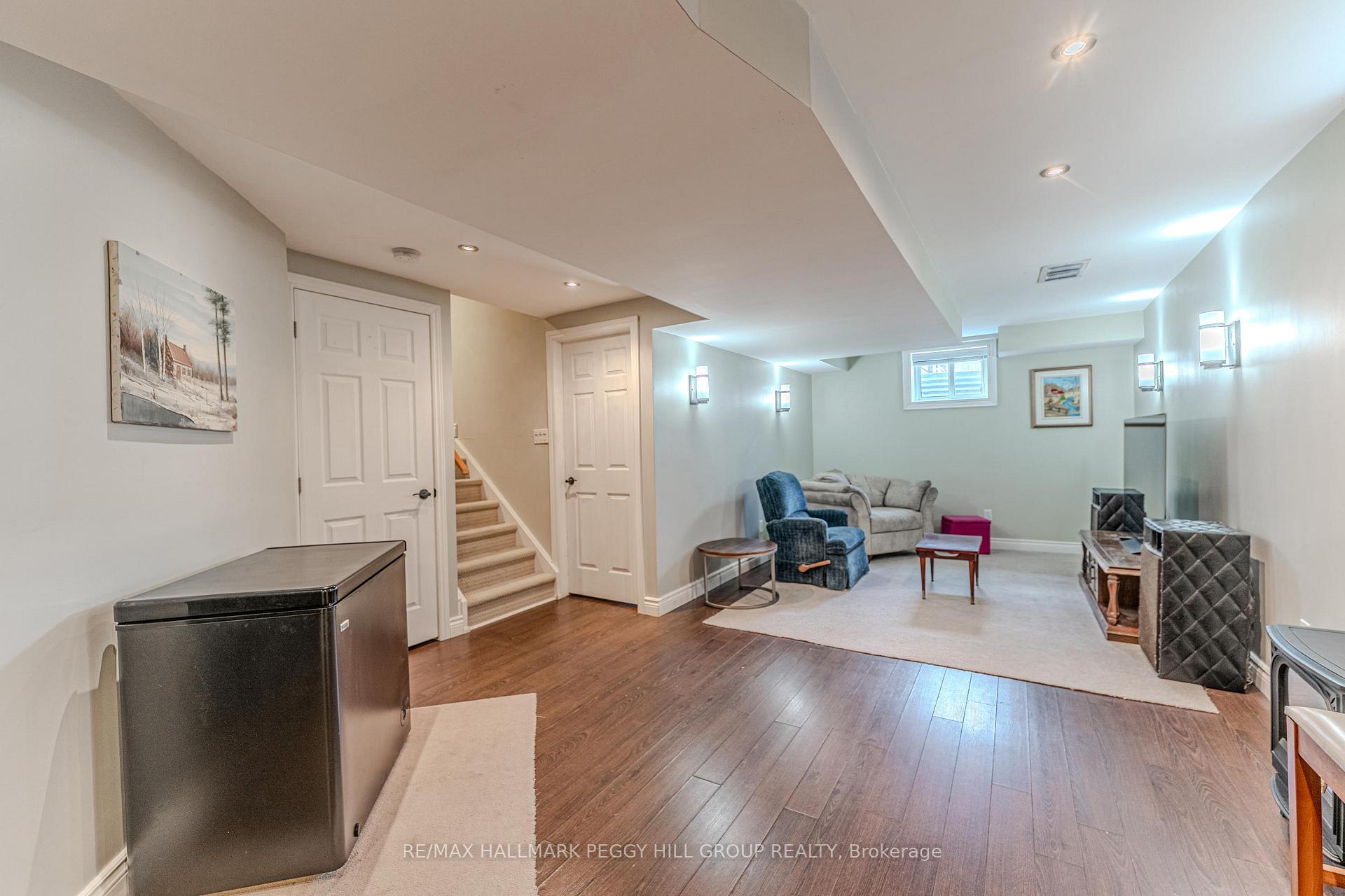 Photo 14 of 147 Nathan Crescent, Barrie, Painswick South — HOMEH