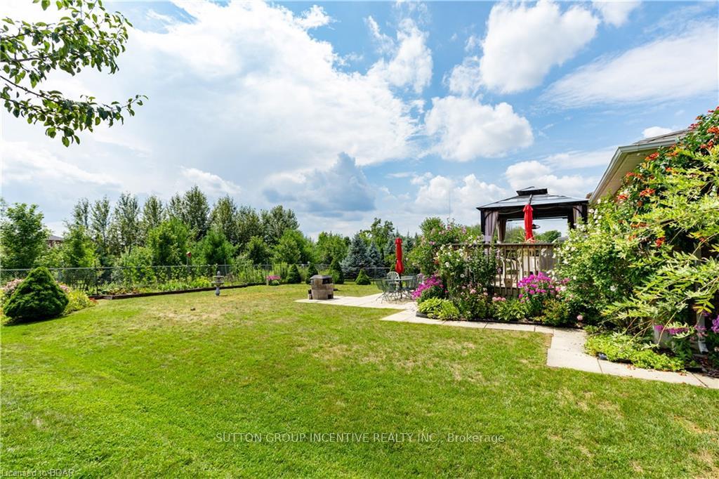 Photo 2 of 13 Commonwealth Road, Barrie, Innis-Shore — HOMEH