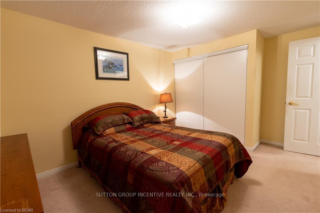 Photo 9 of 13 Commonwealth Road, Barrie, Innis-Shore — HOMEH