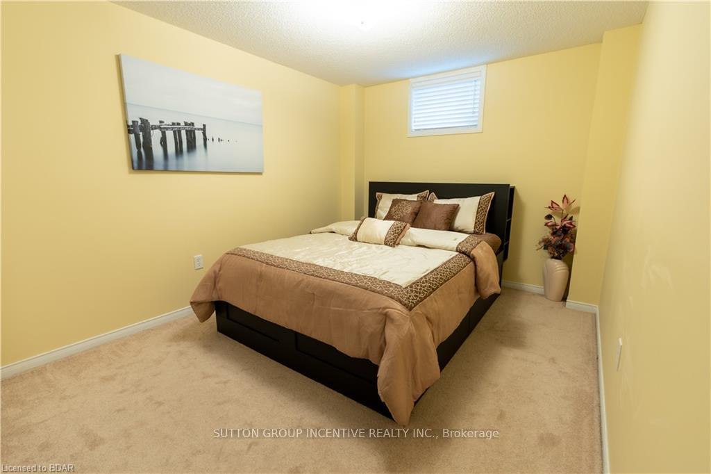 Photo 10 of 13 Commonwealth Road, Barrie, Innis-Shore — HOMEH